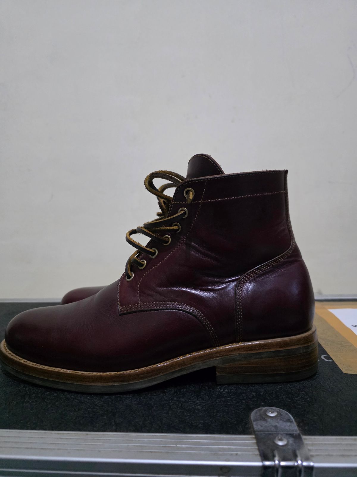 Photo by dipatyas on November 4, 2025 of the Don's Original Royale in Horween Color 8 Chromexcel.