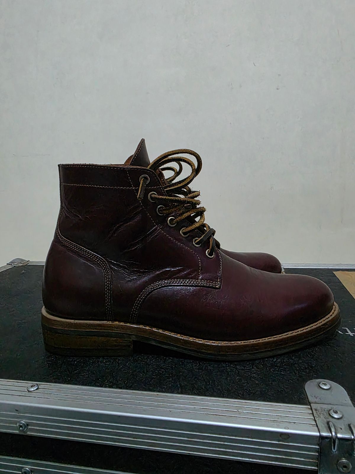 Photo by dipatyas on November 4, 2025 of the Don's Original Royale in Horween Color 8 Chromexcel.