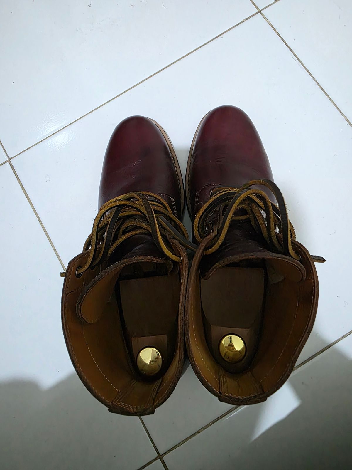 Photo by dipatyas on November 4, 2025 of the Don's Original Royale in Horween Color 8 Chromexcel.