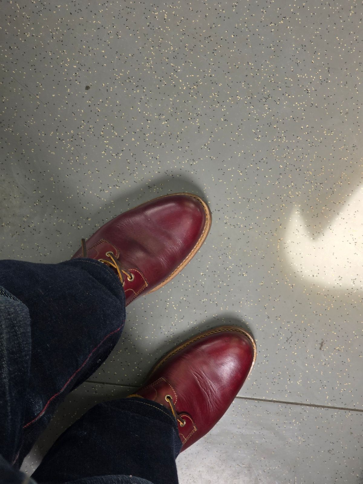 Photo by dipatyas on January 4, 2026 of the Don's Original Royale in Horween Color 8 Chromexcel.