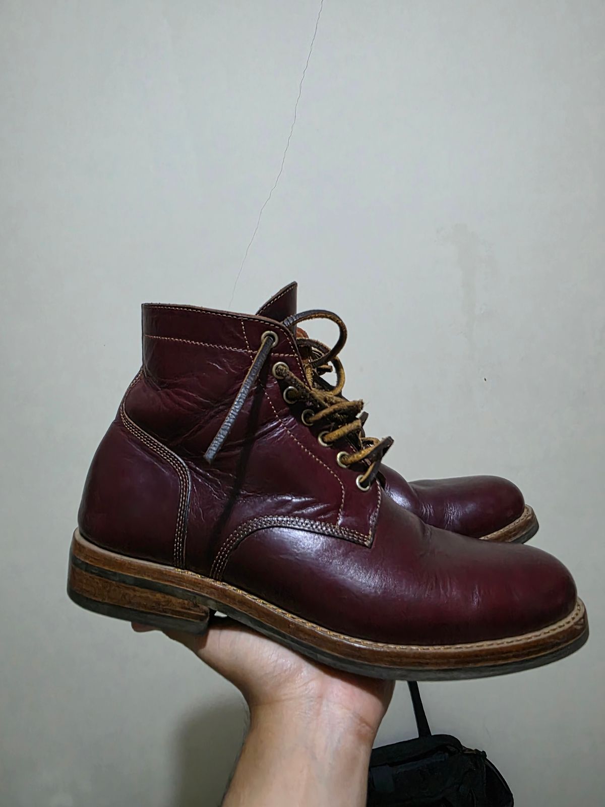 Photo by dipatyas on January 3, 2026 of the Don's Original Royale in Horween Color 8 Chromexcel.