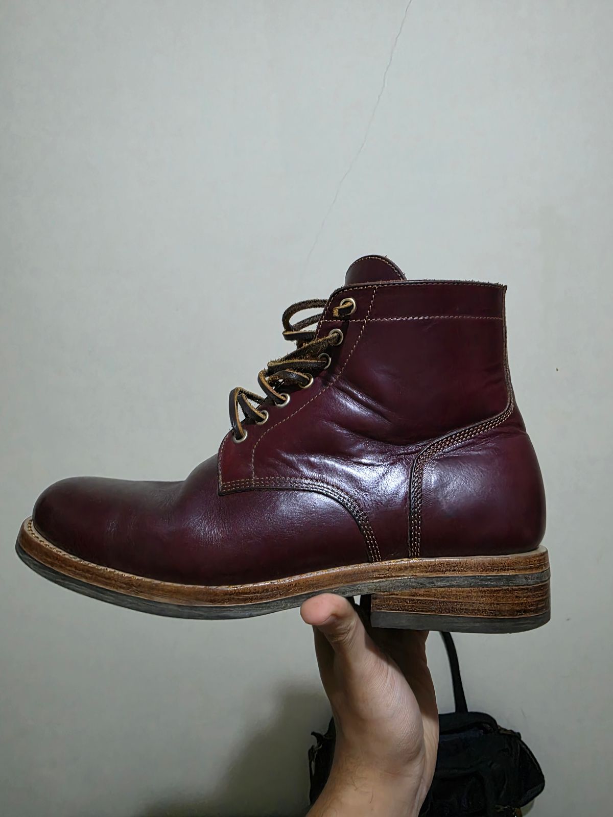Photo by dipatyas on January 3, 2026 of the Don's Original Royale in Horween Color 8 Chromexcel.