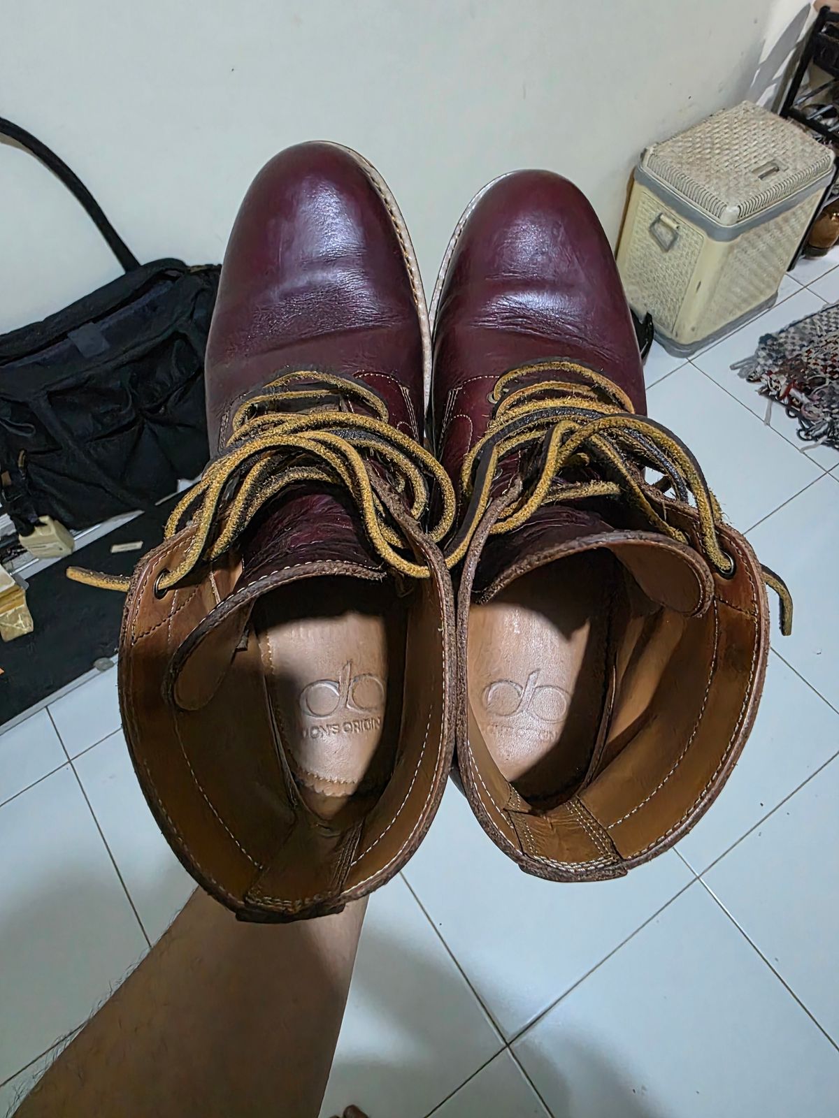 Photo by dipatyas on January 3, 2026 of the Don's Original Royale in Horween Color 8 Chromexcel.