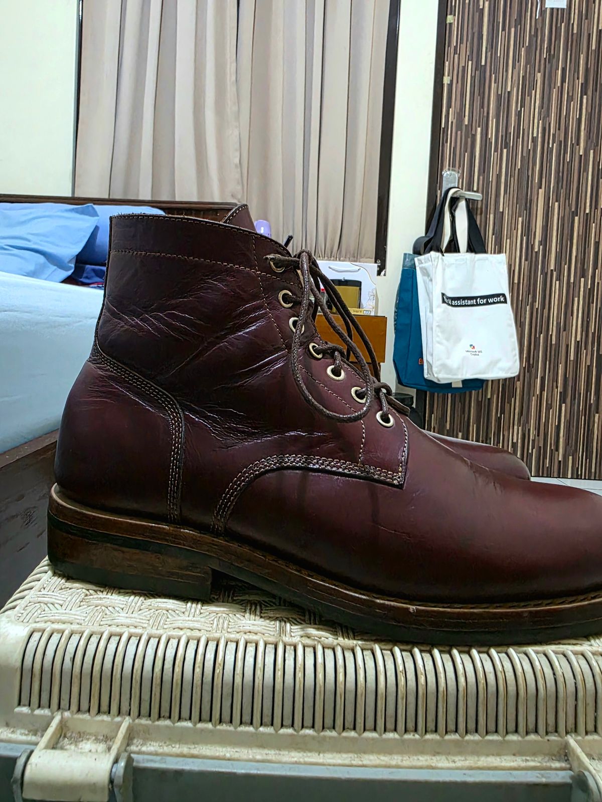 Photo by dipatyas on February 2, 2026 of the Don's Original Royale in Horween Color 8 Chromexcel.