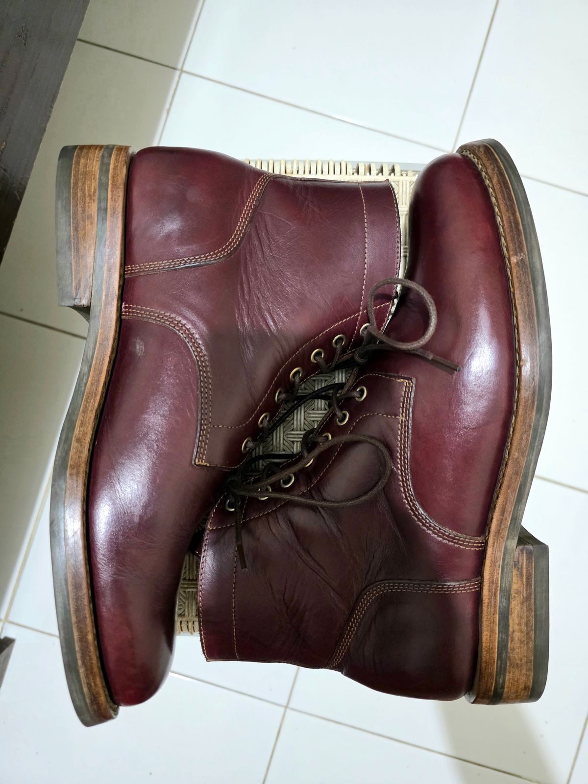 Photo by dipatyas on February 2, 2026 of the Don's Original Royale in Horween Color 8 Chromexcel.