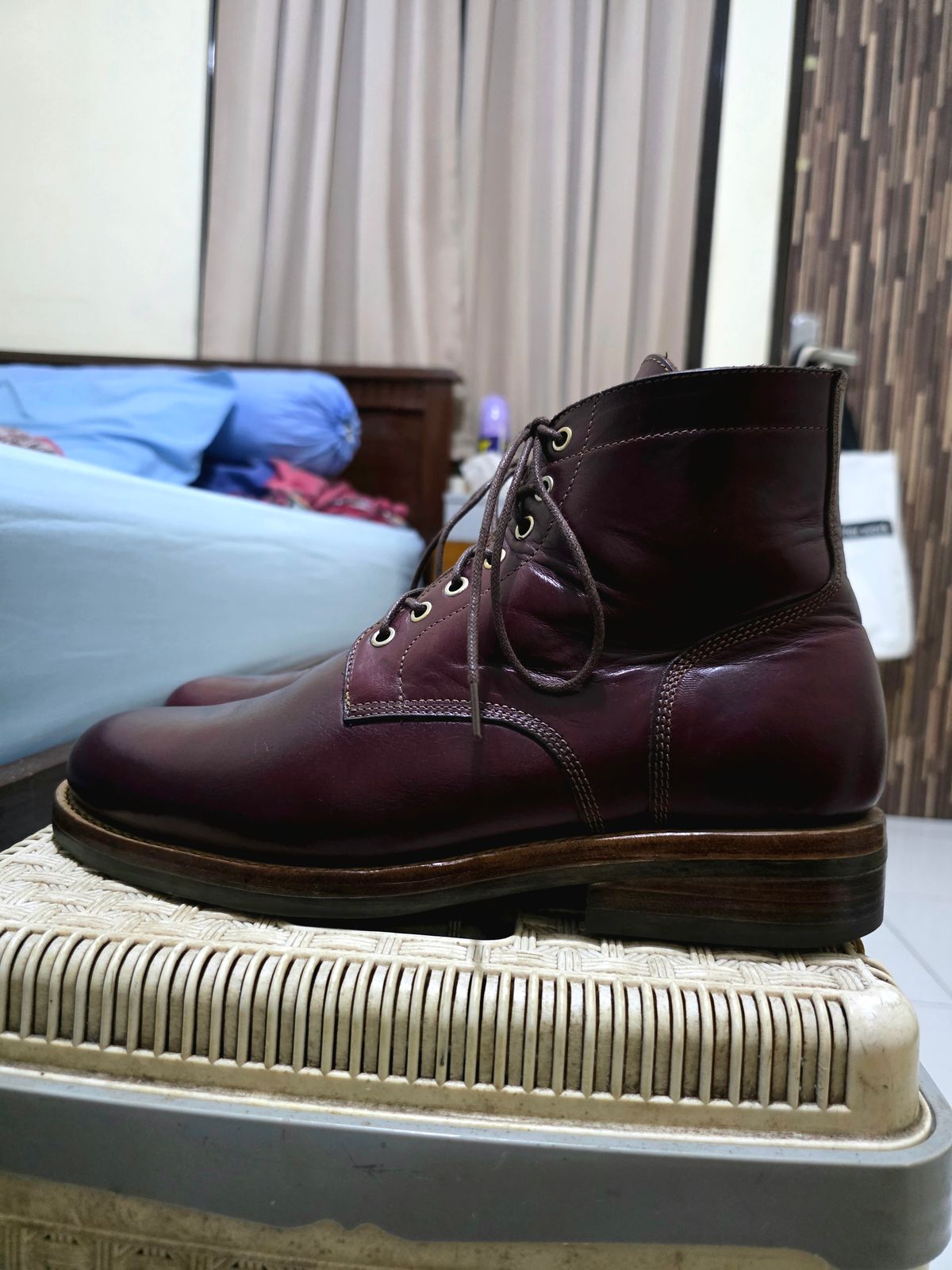 Photo by dipatyas on February 2, 2026 of the Don's Original Royale in Horween Color 8 Chromexcel.