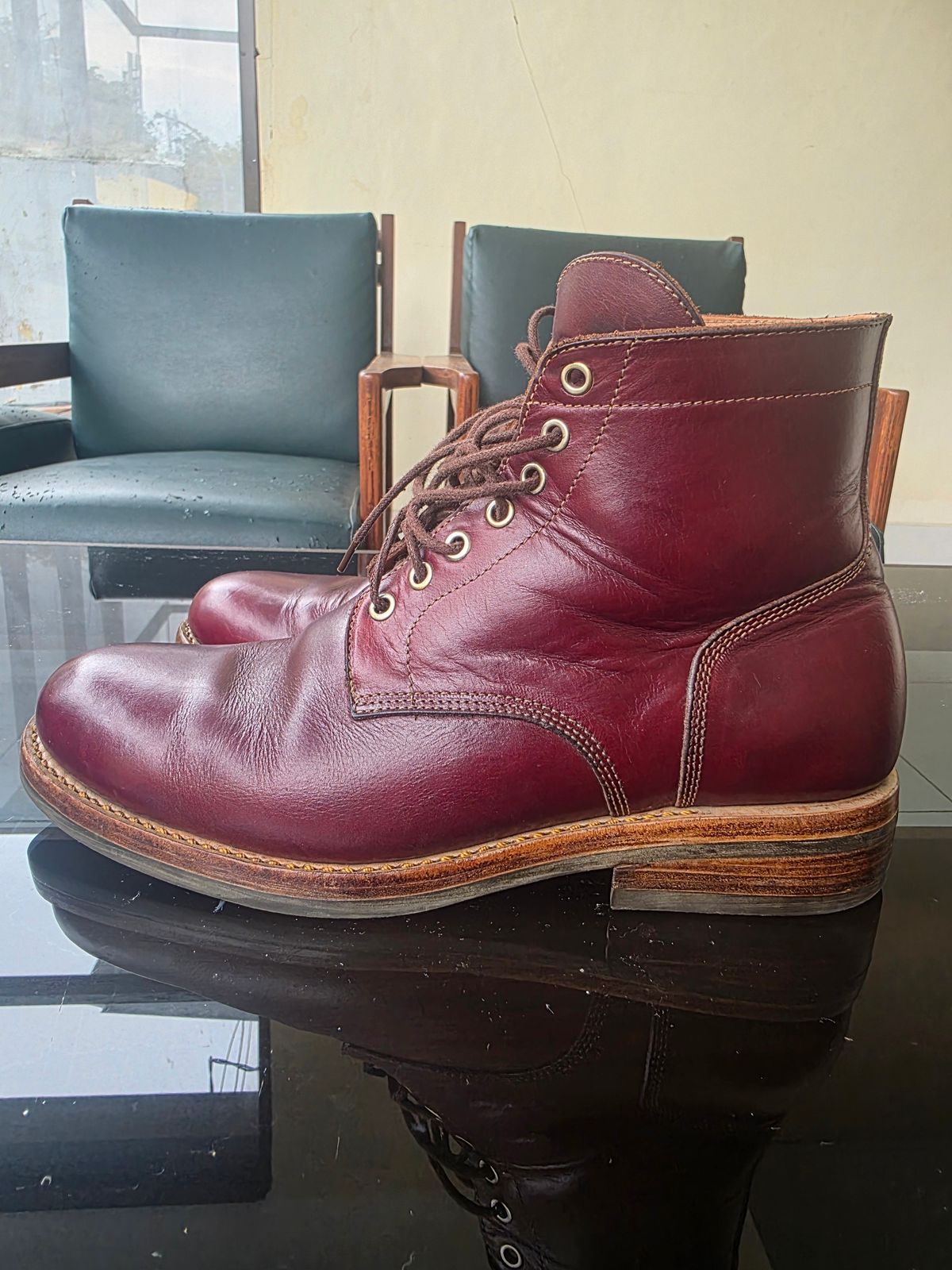 Photo by dipatyas on March 4, 2026 of the Don's Original Royale in Horween Color 8 Chromexcel.