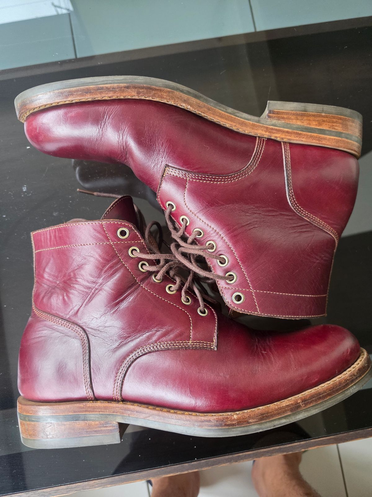 Photo by dipatyas on March 4, 2026 of the Don's Original Royale in Horween Color 8 Chromexcel.