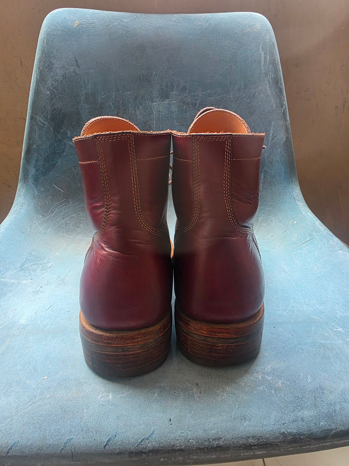 Photo by dipatyas on April 4, 2026 of the Don's Original Royale in Horween Color 8 Chromexcel.
