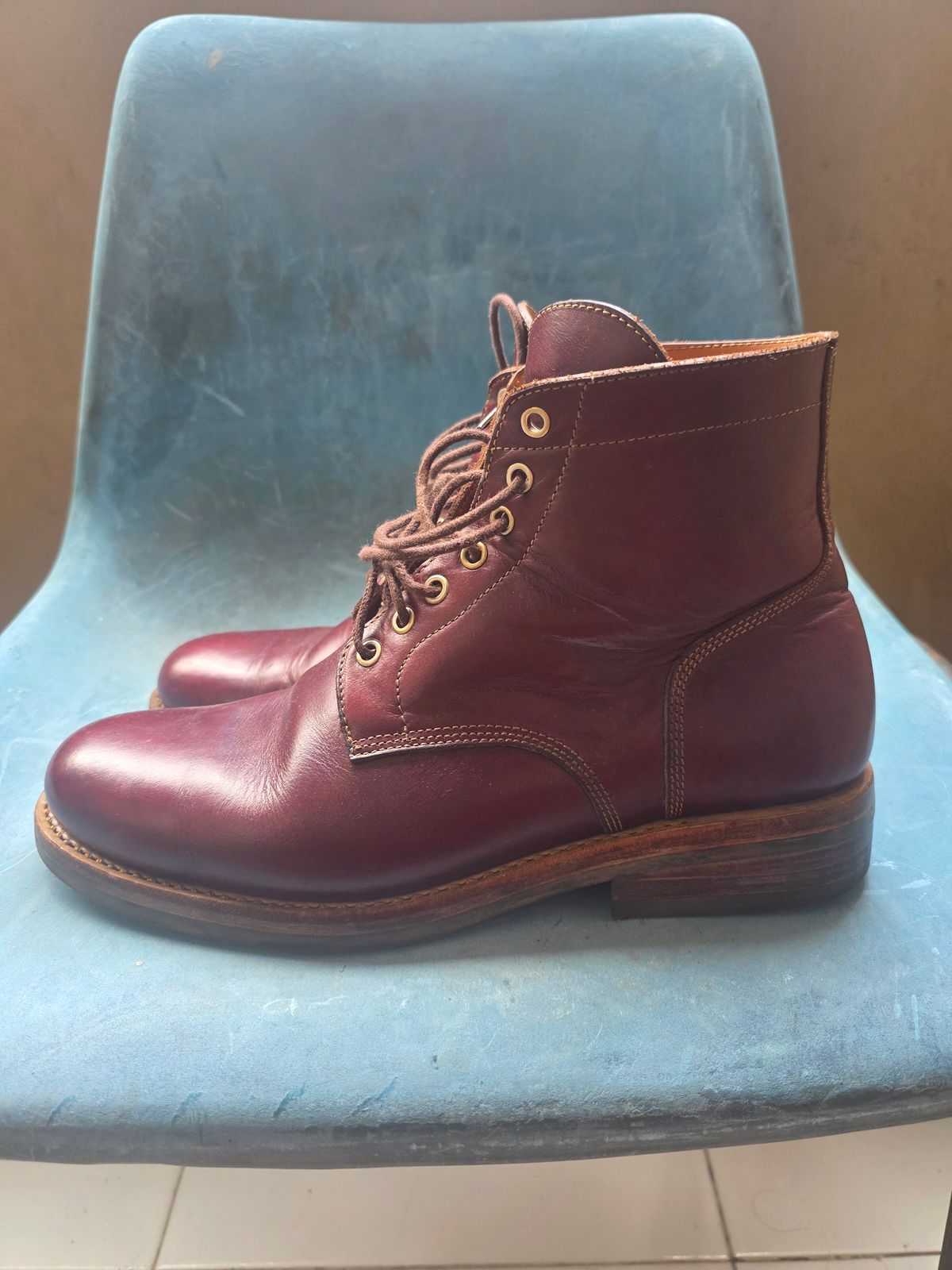 Photo by dipatyas on April 4, 2026 of the Don's Original Royale in Horween Color 8 Chromexcel.