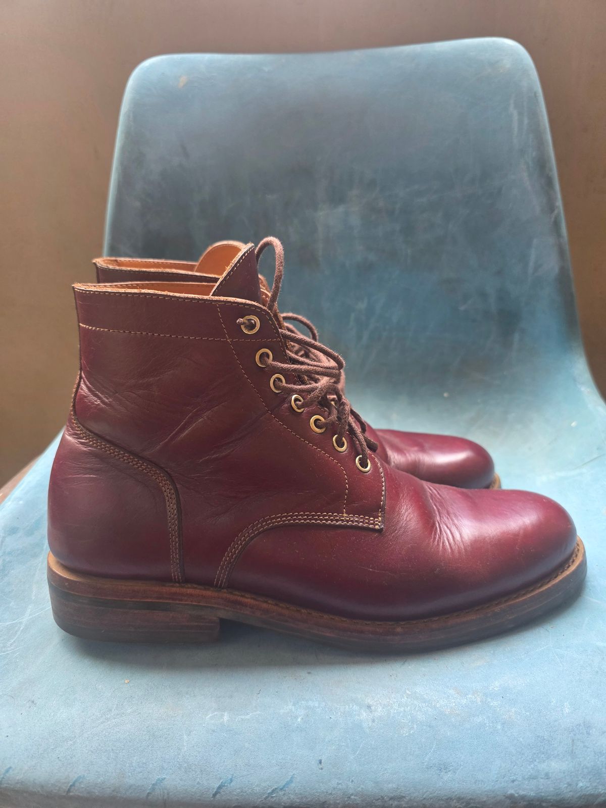 Photo by dipatyas on April 4, 2026 of the Don's Original Royale in Horween Color 8 Chromexcel.