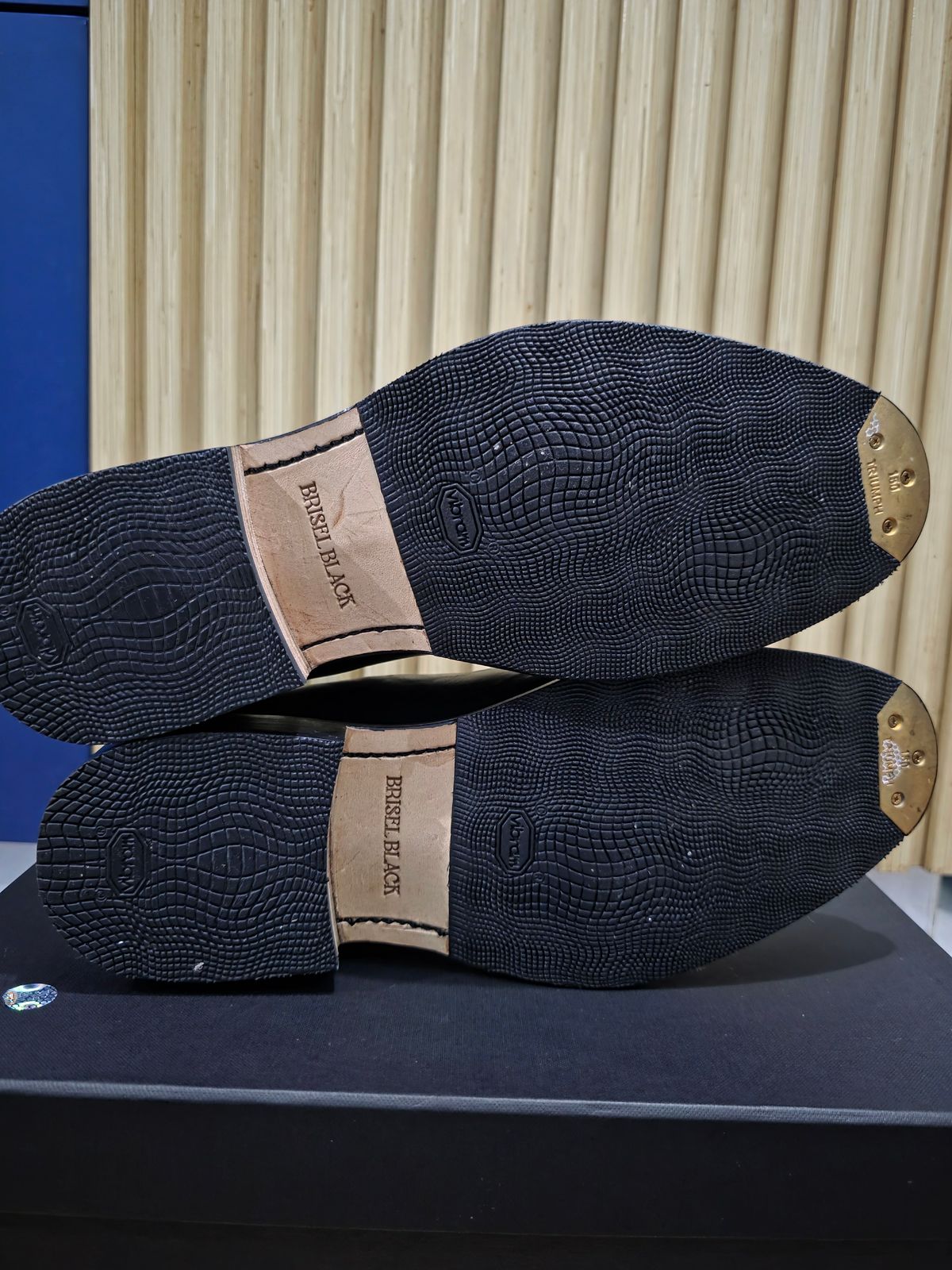 Photo by dipatyas on October 31, 2025 of the Briselblack The Seventh Chelsea Boot in Maryam Natural Horsebutt Overdyed Black.