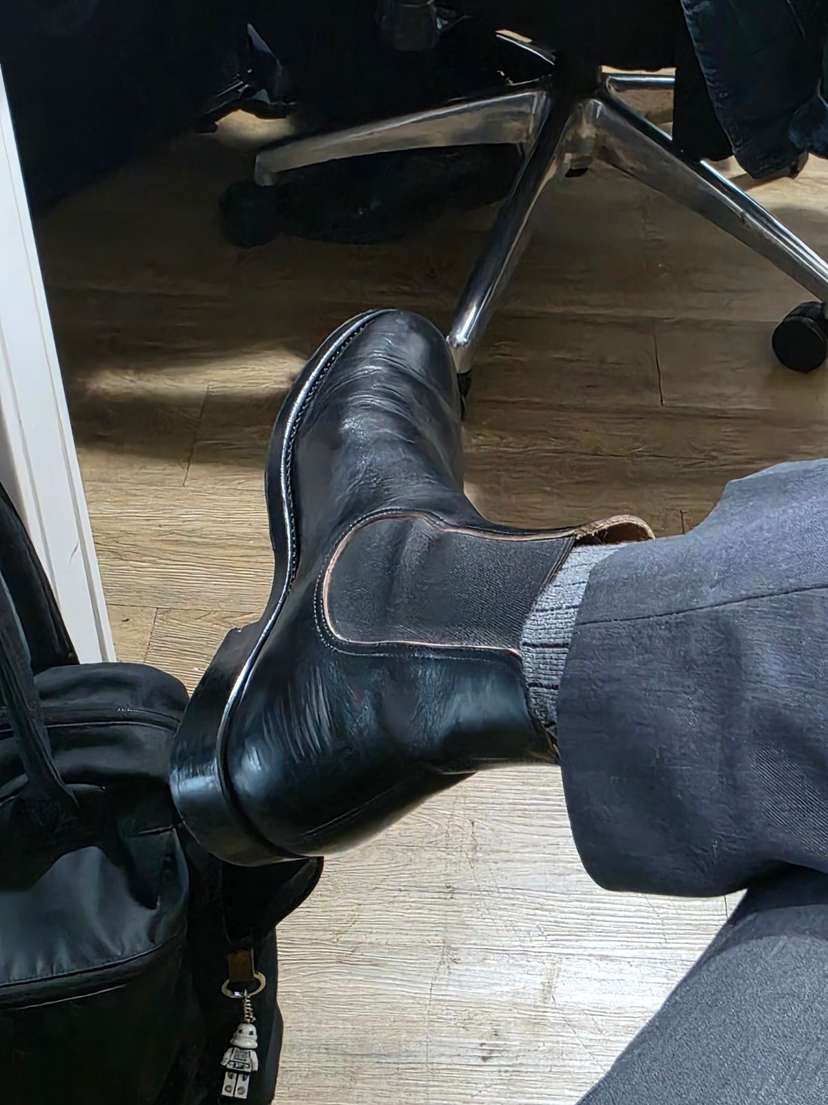 Photo by dipatyas on December 2, 2025 of the Briselblack The Seventh Chelsea Boot in Maryam Natural Horsebutt Overdyed Black.