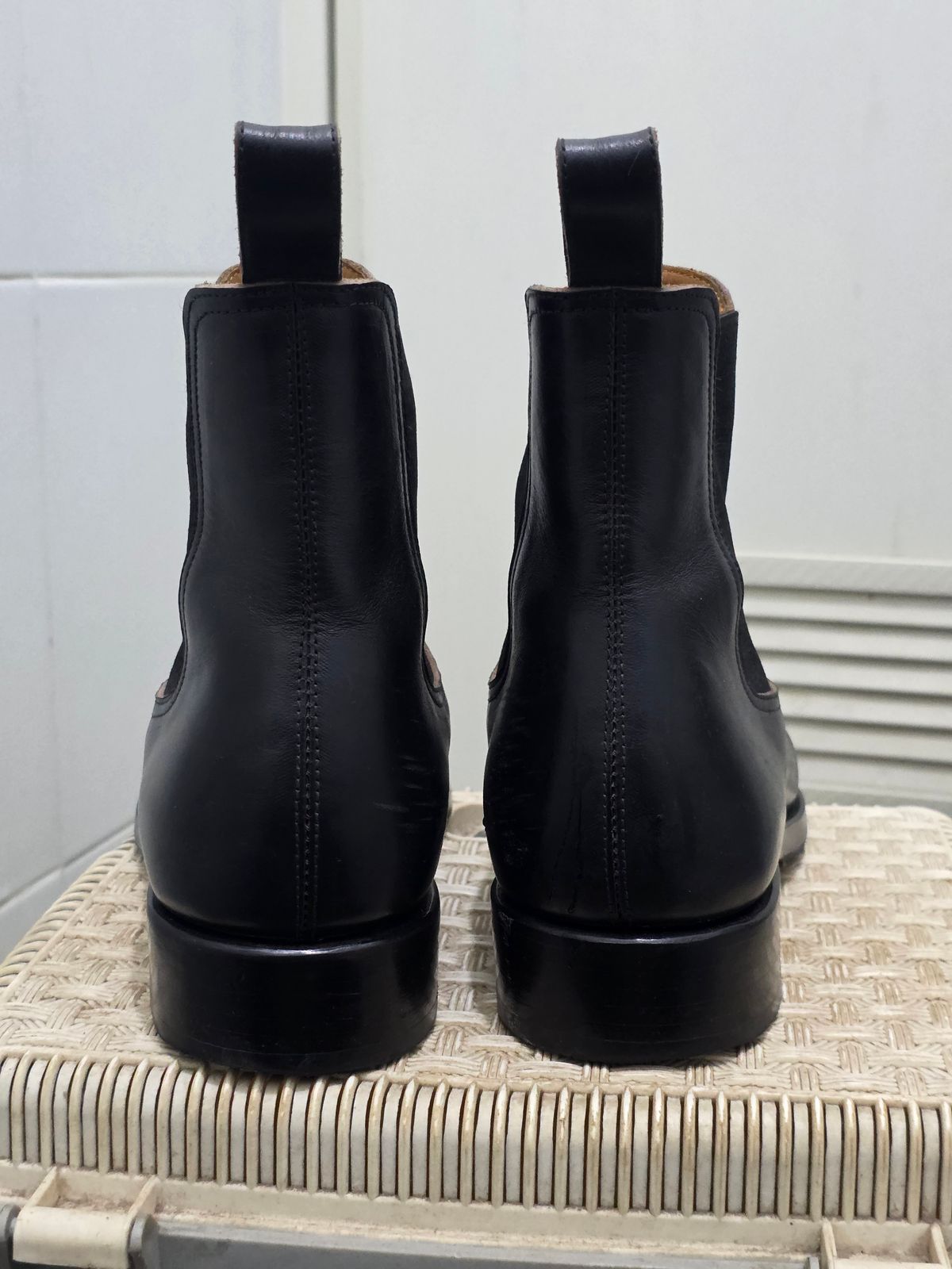 Photo by dipatyas on December 2, 2025 of the Briselblack The Seventh Chelsea Boot in Maryam Natural Horsebutt Overdyed Black.