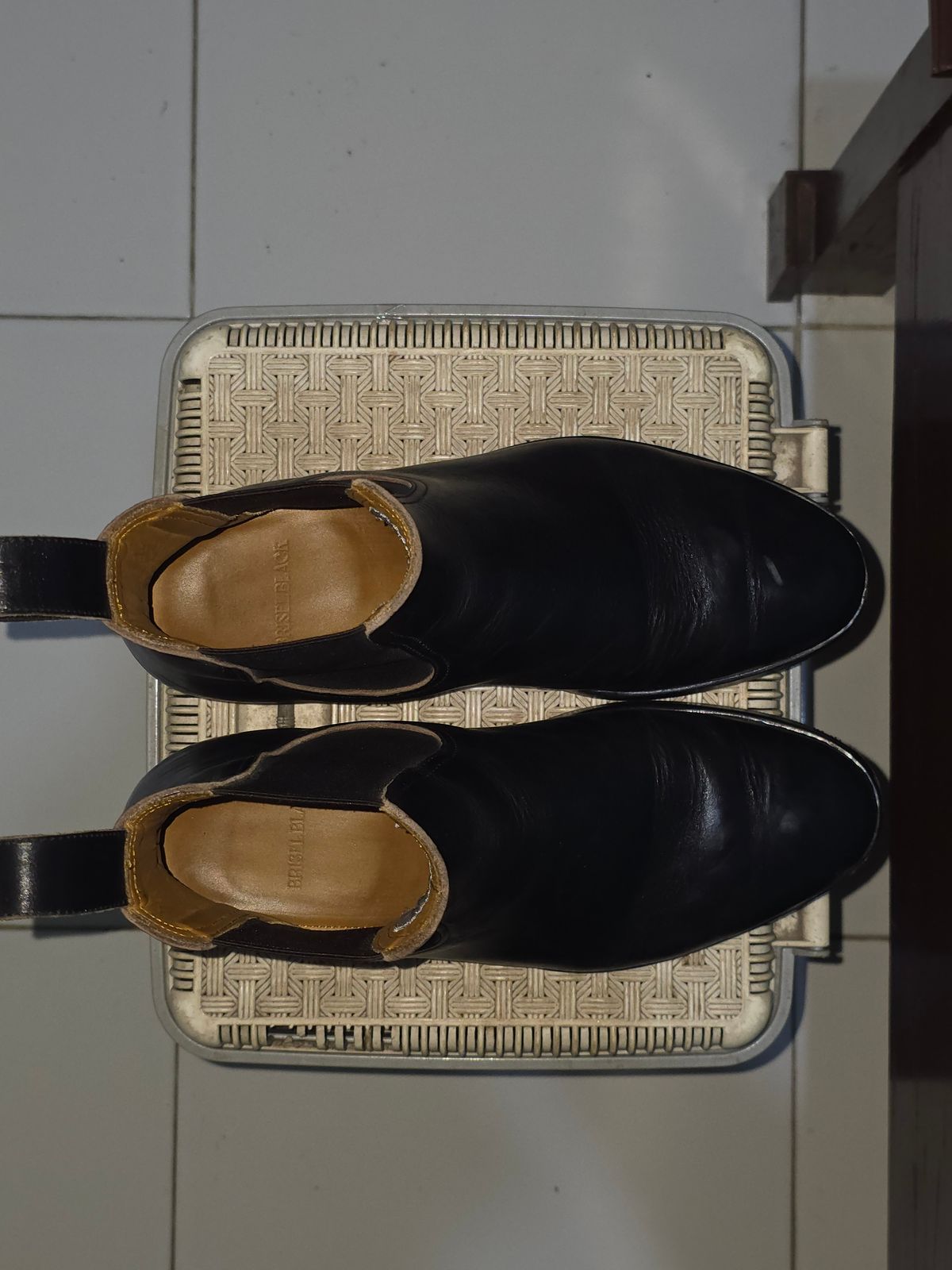 Photo by dipatyas on December 2, 2025 of the Briselblack The Seventh Chelsea Boot in Maryam Natural Horsebutt Overdyed Black.