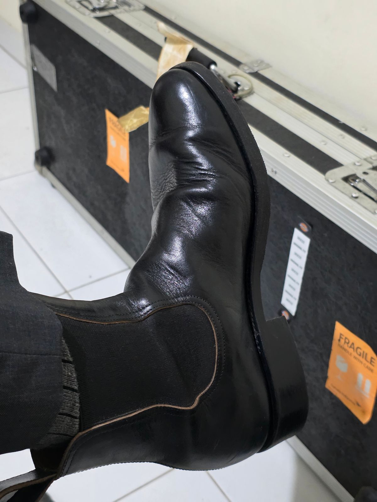 Photo by dipatyas on December 29, 2025 of the Briselblack The Seventh Chelsea Boot in Maryam Natural Horsebutt Overdyed Black.