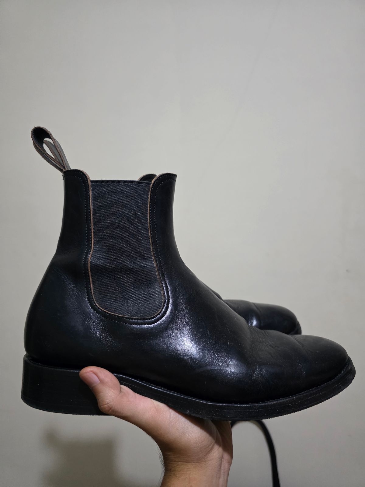 Photo by dipatyas on January 3, 2026 of the Briselblack The Seventh Chelsea Boot in Maryam Natural Horsebutt Overdyed Black.