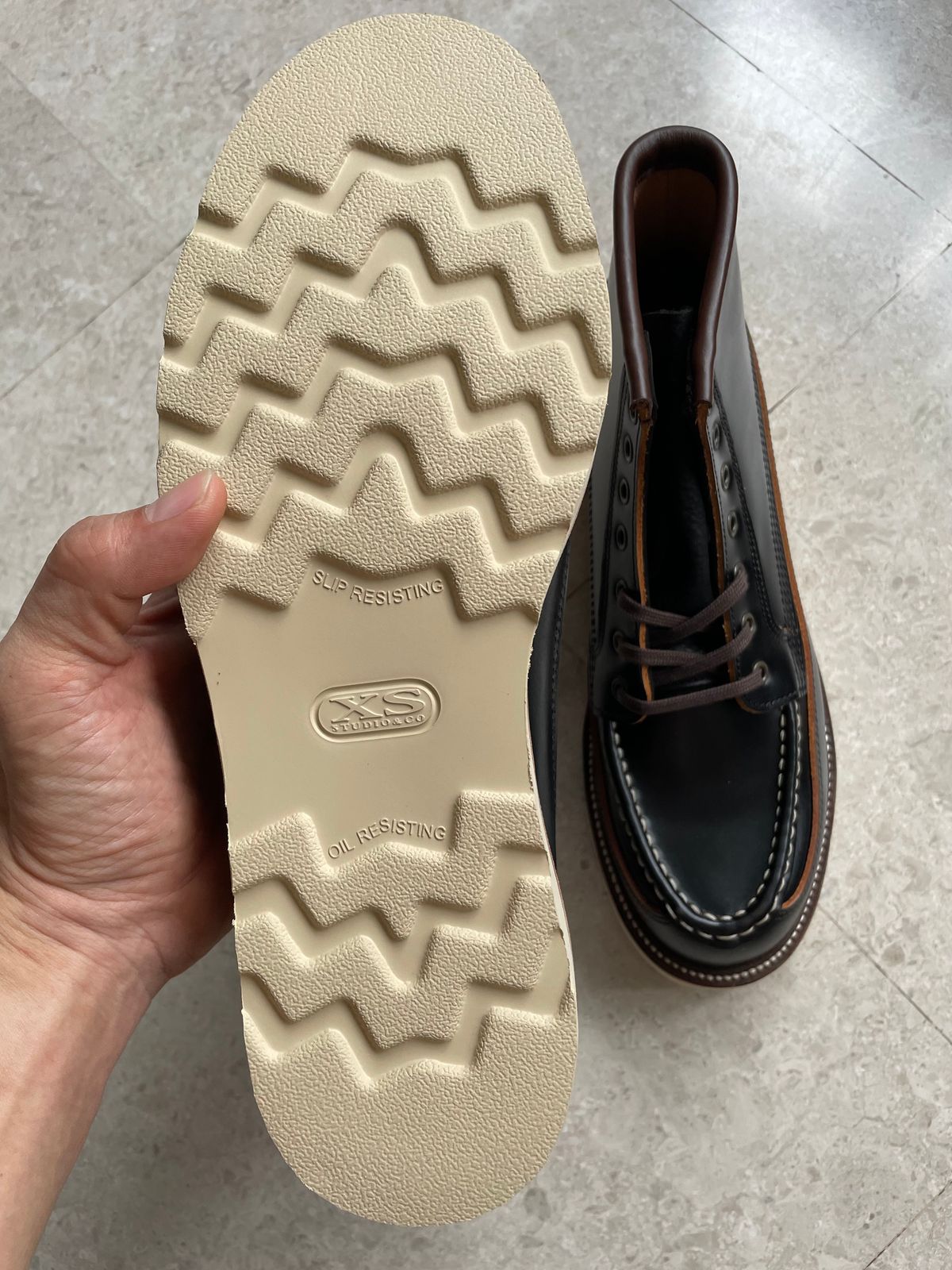 Photo by Zephyr11 on November 5, 2025 of the Luosjiet Rural Moctoe in Black Teacore Smooth  Cowhide (Prime Asia).