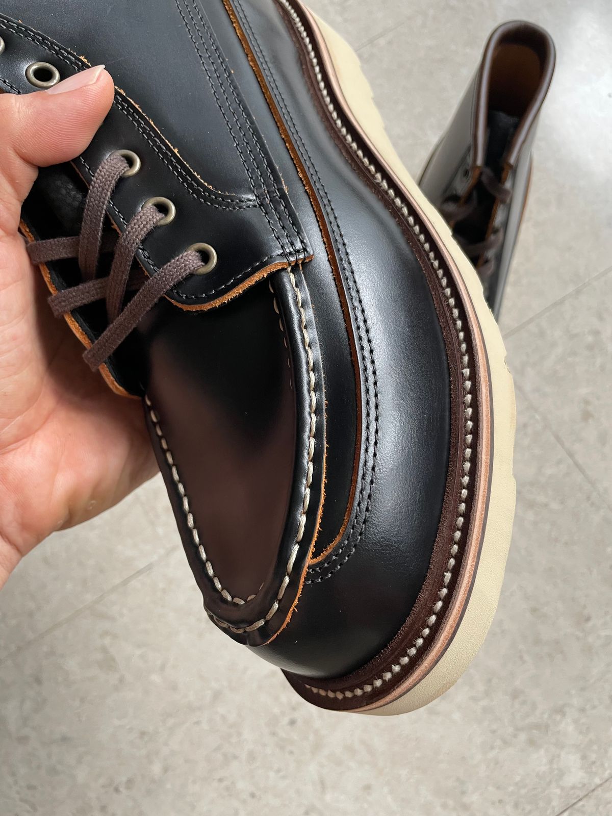 Photo by Zephyr11 on November 5, 2025 of the Luosjiet Rural Moctoe in Black Teacore Smooth  Cowhide (Prime Asia).