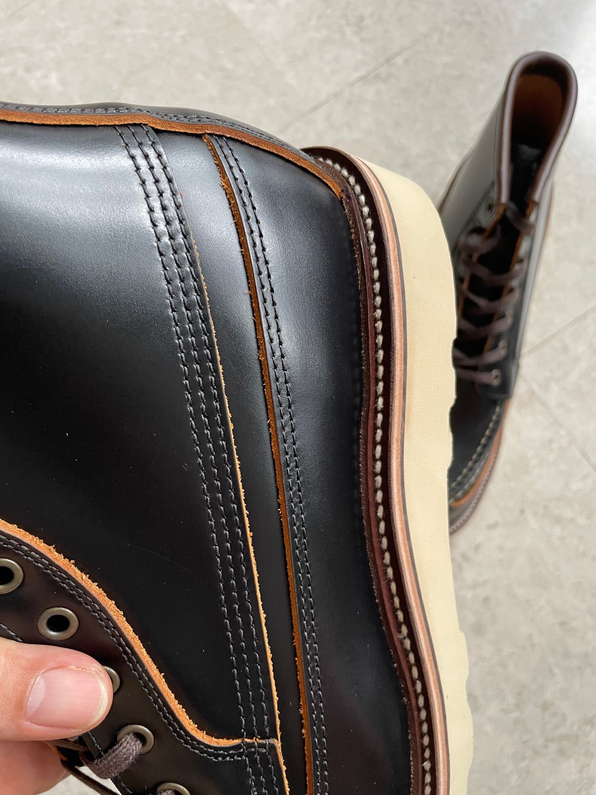 Photo by Zephyr11 on November 5, 2025 of the Luosjiet Rural Moctoe in Black Teacore Smooth  Cowhide (Prime Asia).