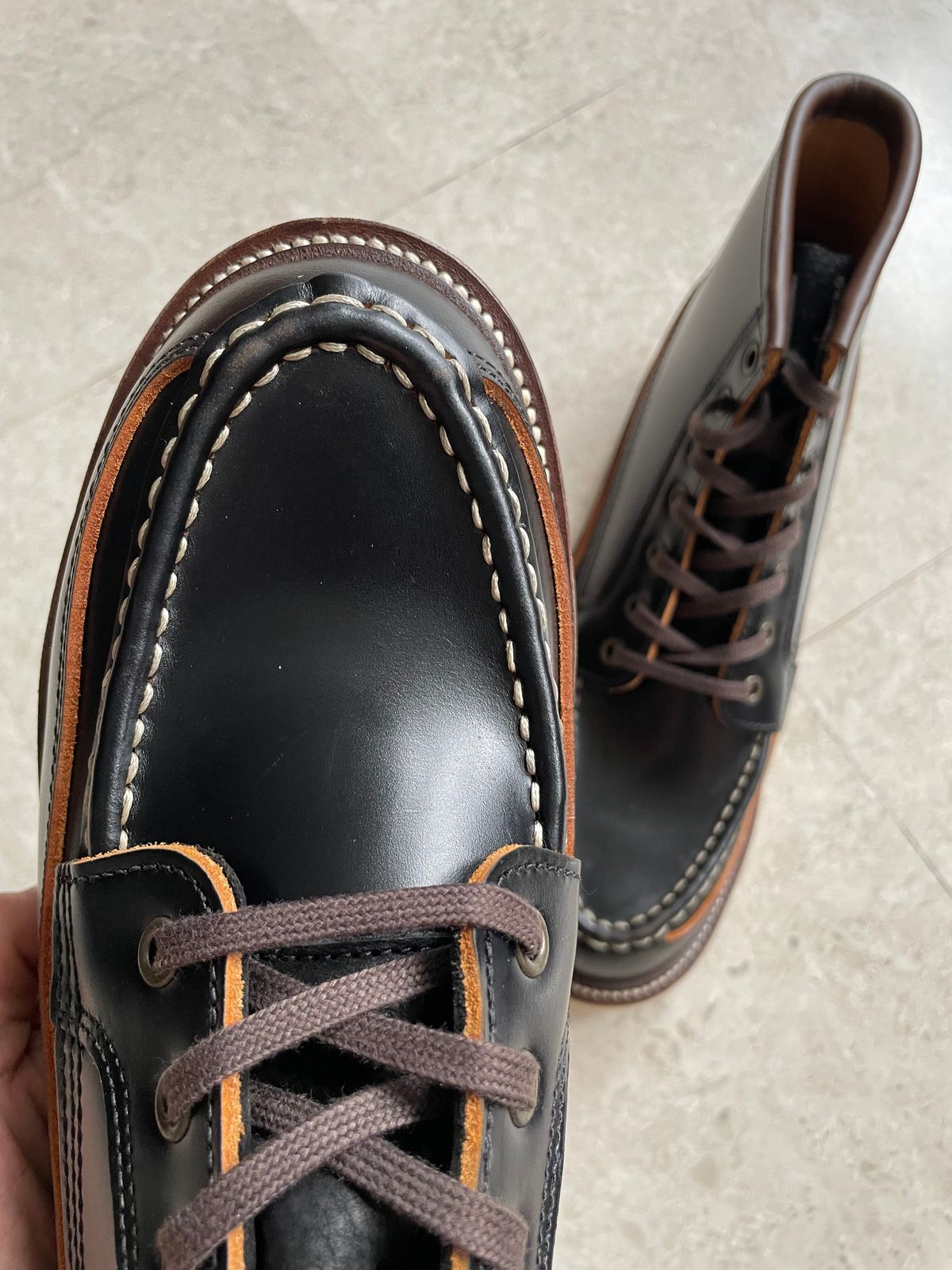 Photo by Zephyr11 on November 5, 2025 of the Luosjiet Rural Moctoe in Black Teacore Smooth  Cowhide (Prime Asia).