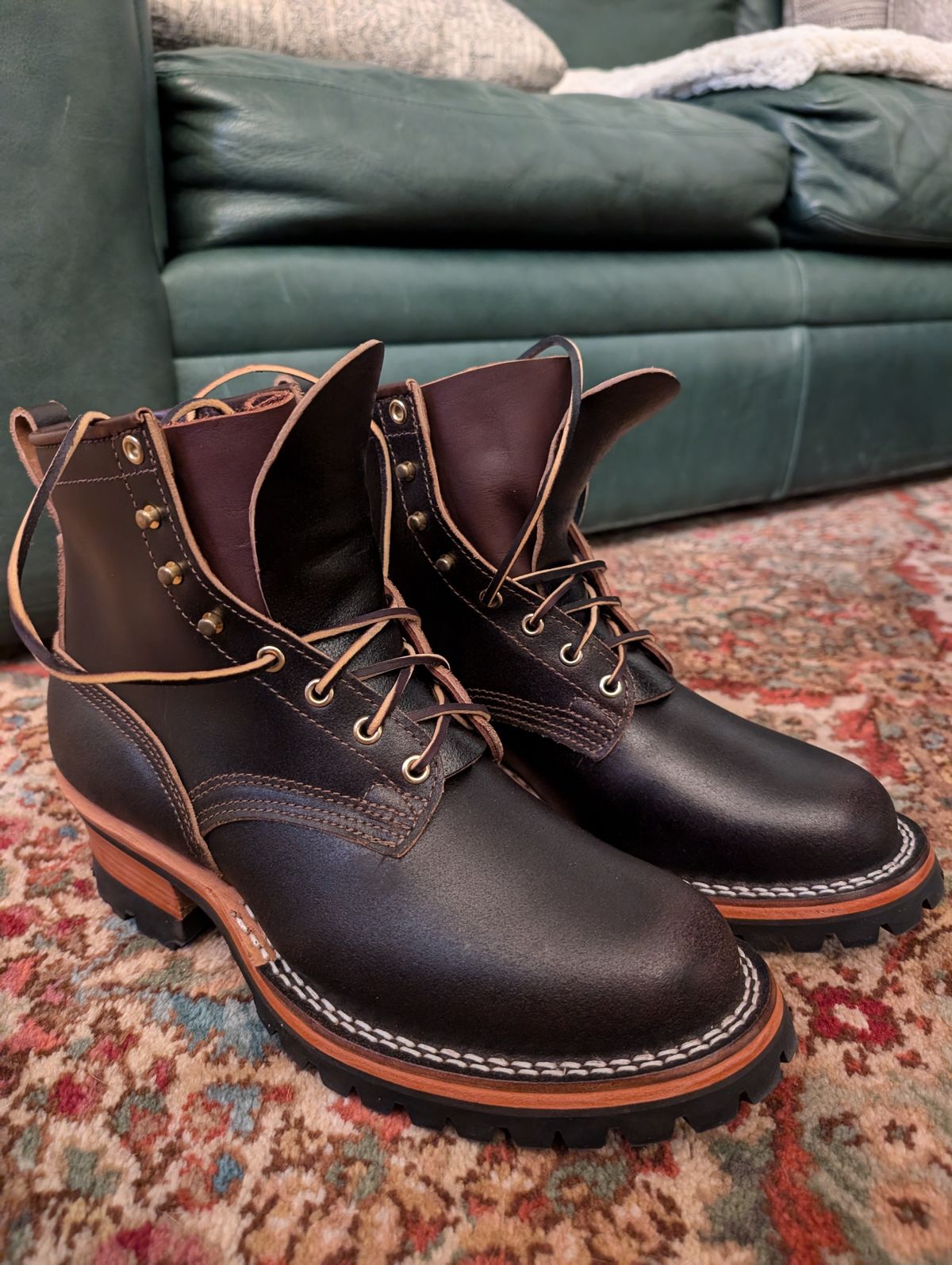 Photo by bostondirtdog7 on October 12, 2024 of the Nicks Urban Logger in Horween Brown Waxed Flesh.