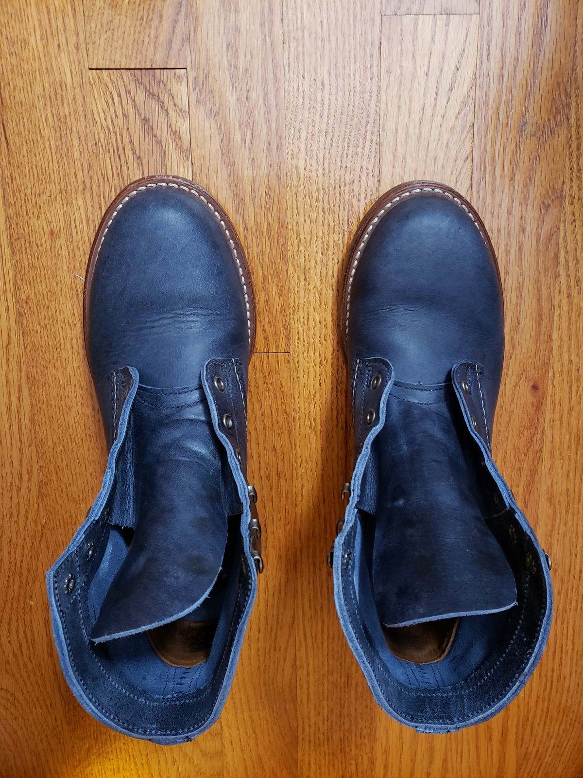 Photo by bootsforlife on November 11, 2025 of the Wolverine 1000 Mile Plain-Toe Boot in Horween Navy Olive Tan.