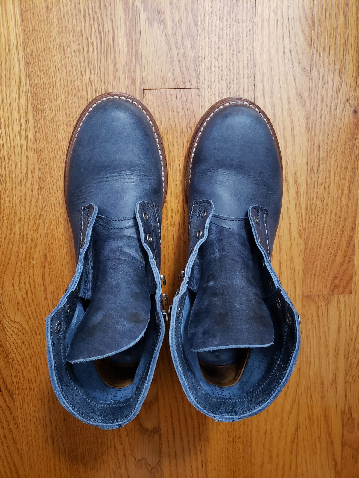 Photo by bootsforlife on November 14, 2025 of the Wolverine 1000 Mile Plain-Toe Boot in Horween Navy Olive Tan.