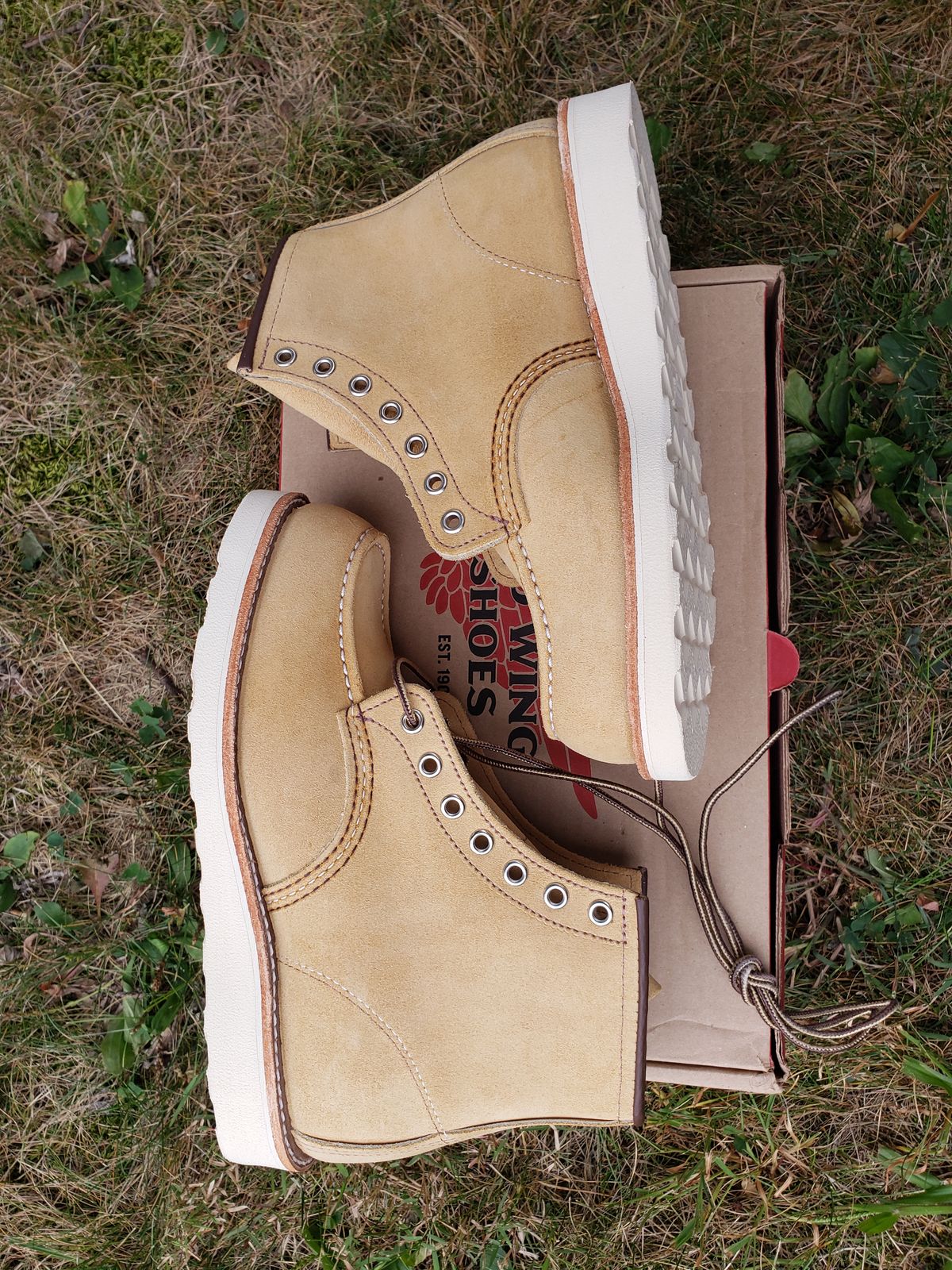 Photo by bootsforlife on September 16, 2025 of the Red Wing 6-Inch Classic Moc in S.B. Foot Hawthorne Abilene.