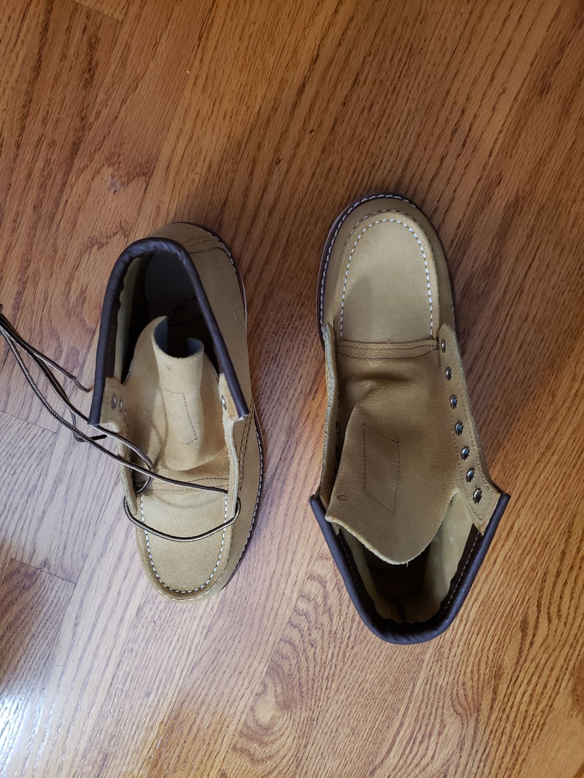 Photo by bootsforlife on October 14, 2025 of the Red Wing 6-Inch Classic Moc in S.B. Foot Hawthorne Abilene.