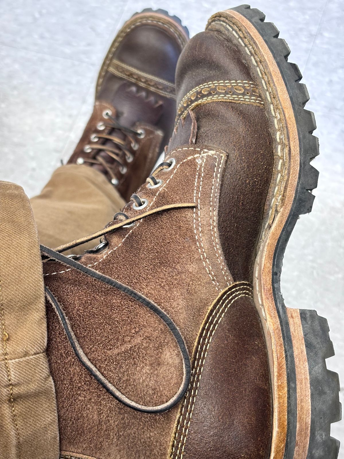 Photo by GodsRedeemed on December 13, 2024 of the Baker’s Custom White’s Bounty Hunters Bounty Hunters in Horween Cinnamon Waxed Flesh & Seidel Brown Oil Tan Roughout & Horween Olive Waxed Flesh.