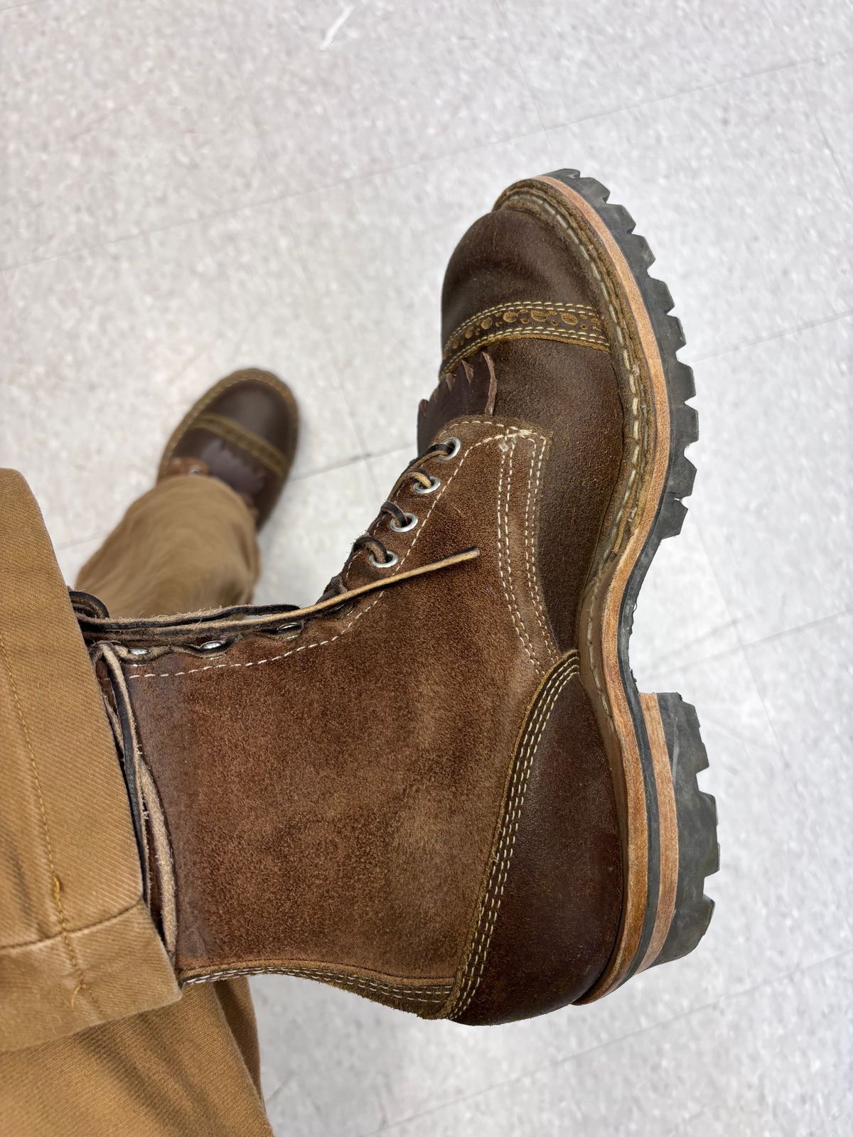 Photo by GodsRedeemed on December 18, 2024 of the Baker’s Custom White’s Bounty Hunters Bounty Hunters in Horween Cinnamon Waxed Flesh & Seidel Brown Oil Tan Roughout & Horween Olive Waxed Flesh.