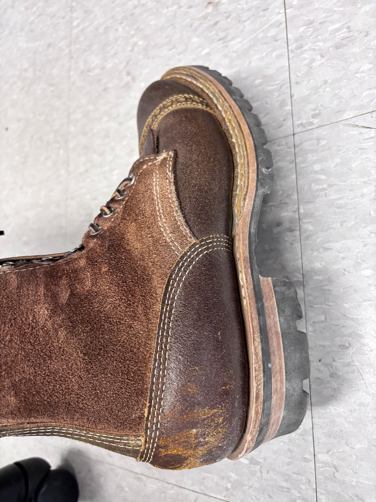 Photo by GodsRedeemed on December 18, 2024 of the Baker’s Custom White’s Bounty Hunters Bounty Hunters in Horween Cinnamon Waxed Flesh & Seidel Brown Oil Tan Roughout & Horween Olive Waxed Flesh.