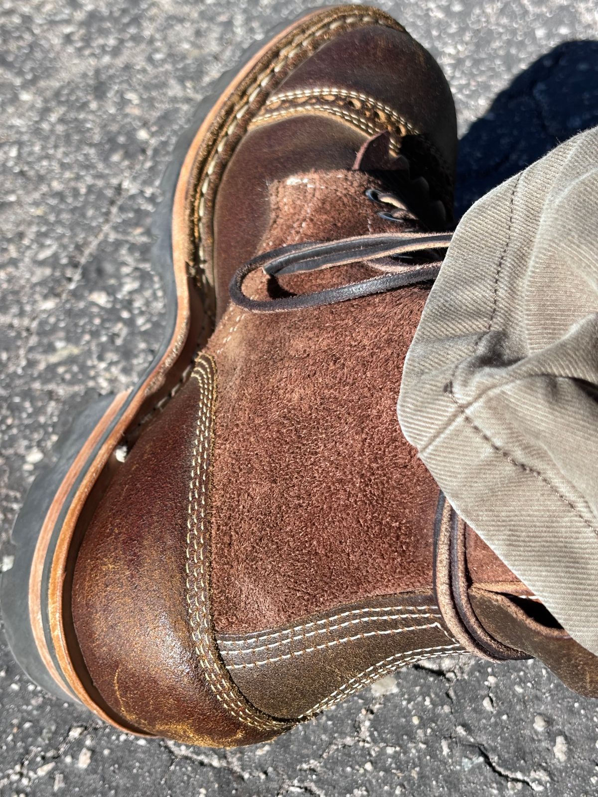 Photo by GodsRedeemed on January 7, 2025 of the Baker’s Custom White’s Bounty Hunters Bounty Hunters in Horween Cinnamon Waxed Flesh & Seidel Brown Oil Tan Roughout & Horween Olive Waxed Flesh.