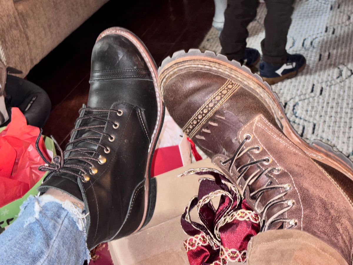 Photo by GodsRedeemed on December 25, 2024 of the Baker’s Custom White’s Bounty Hunters Bounty Hunters in Horween Cinnamon Waxed Flesh & Seidel Brown Oil Tan Roughout & Horween Olive Waxed Flesh.