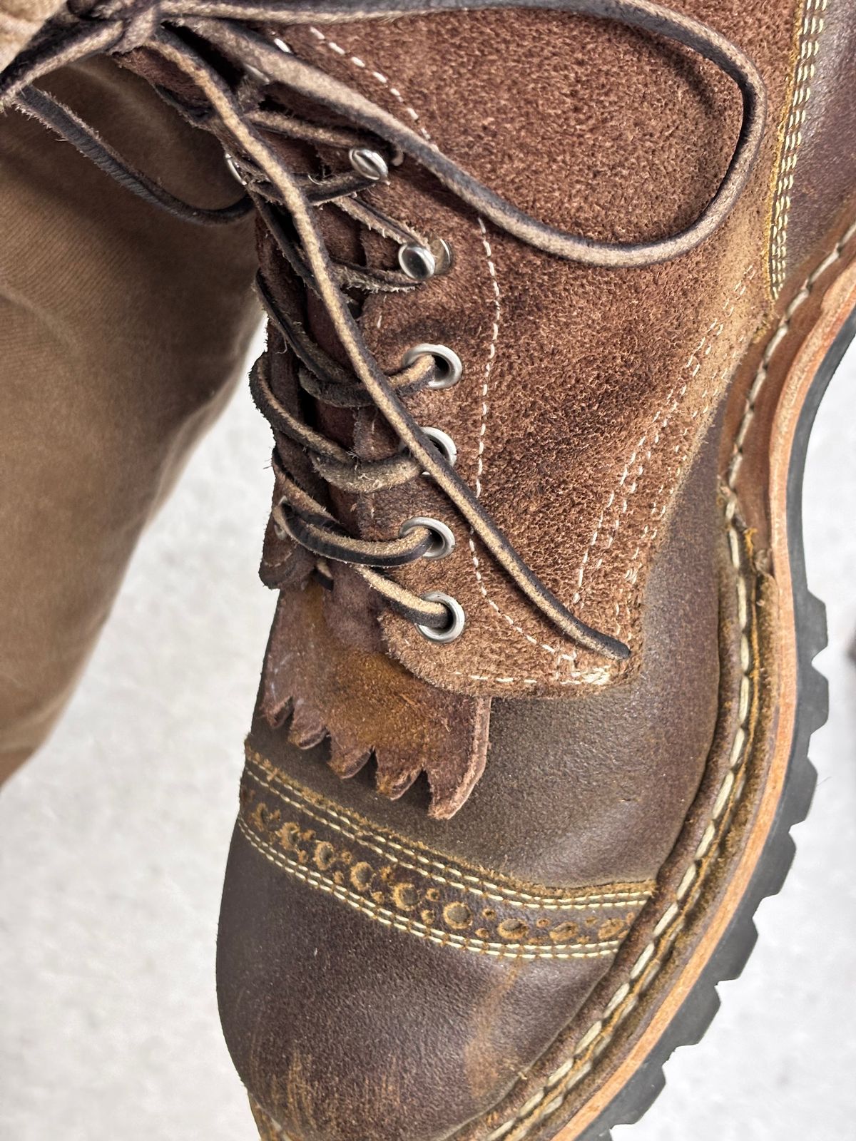 Photo by GodsRedeemed on January 13, 2025 of the Baker’s Custom White’s Bounty Hunters Bounty Hunters in Horween Cinnamon Waxed Flesh & Seidel Brown Oil Tan Roughout & Horween Olive Waxed Flesh.
