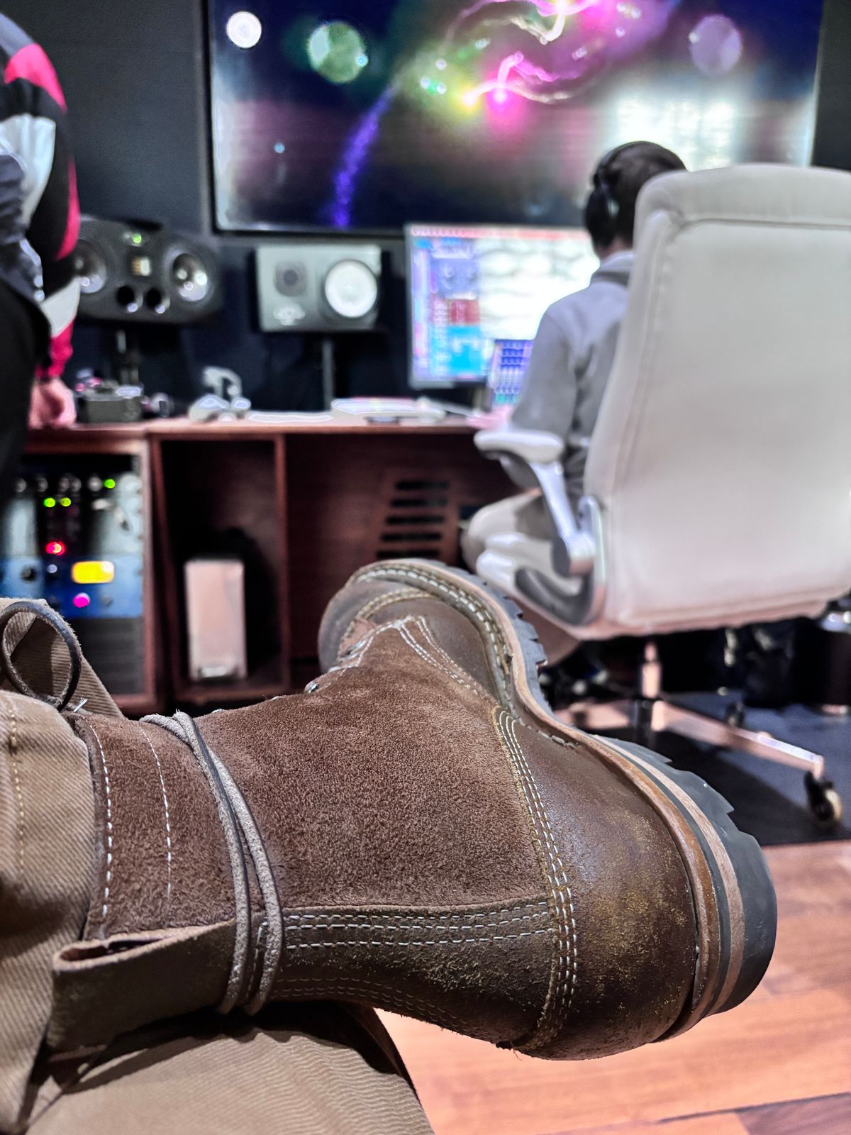 Photo by GodsRedeemed on February 16, 2025 of the Baker’s Custom White’s Bounty Hunters Bounty Hunters in Horween Cinnamon Waxed Flesh & Seidel Brown Oil Tan Roughout & Horween Olive Waxed Flesh.