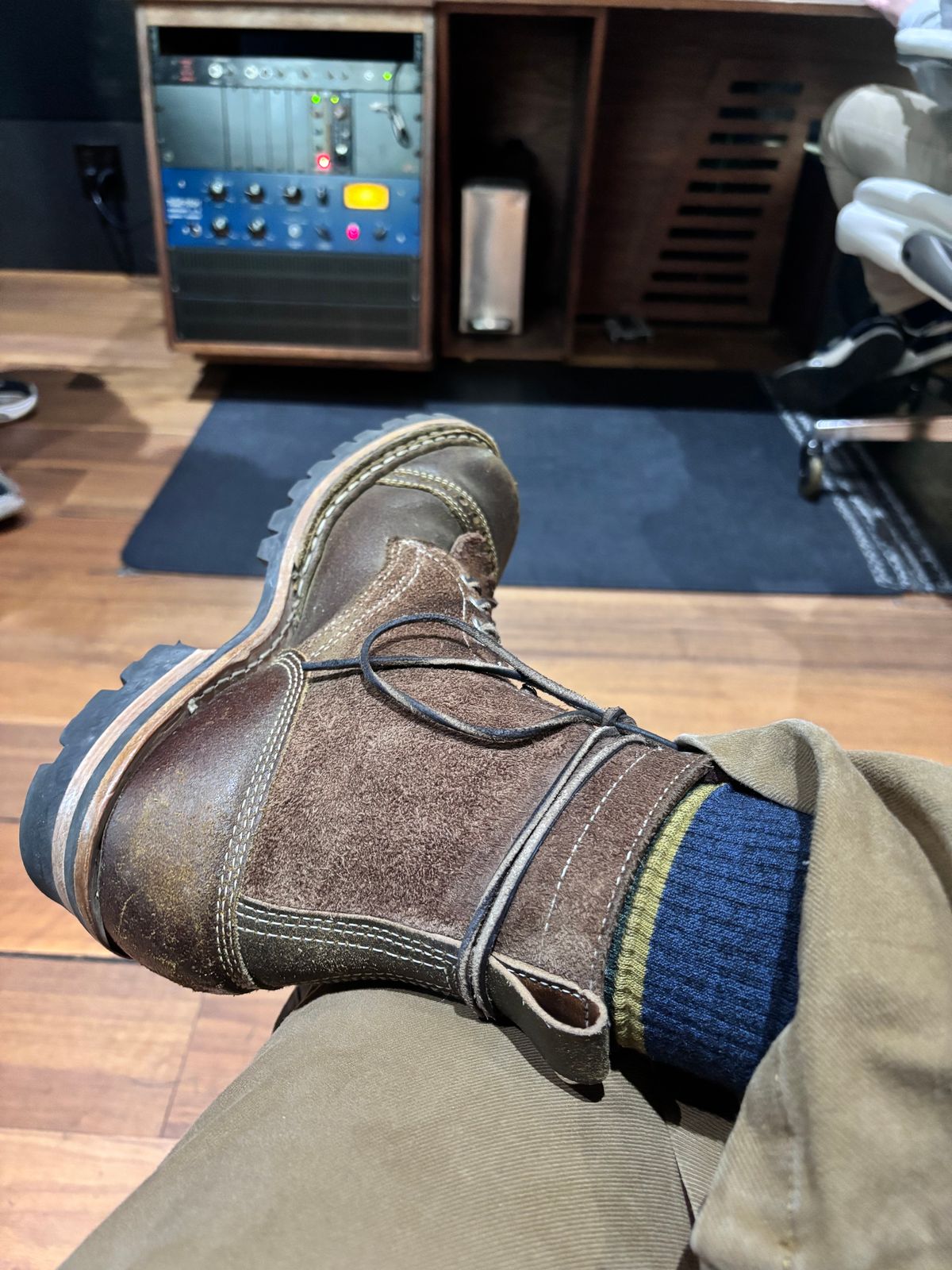 Photo by GodsRedeemed on February 16, 2025 of the Baker’s Custom White’s Bounty Hunters Bounty Hunters in Horween Cinnamon Waxed Flesh & Seidel Brown Oil Tan Roughout & Horween Olive Waxed Flesh.