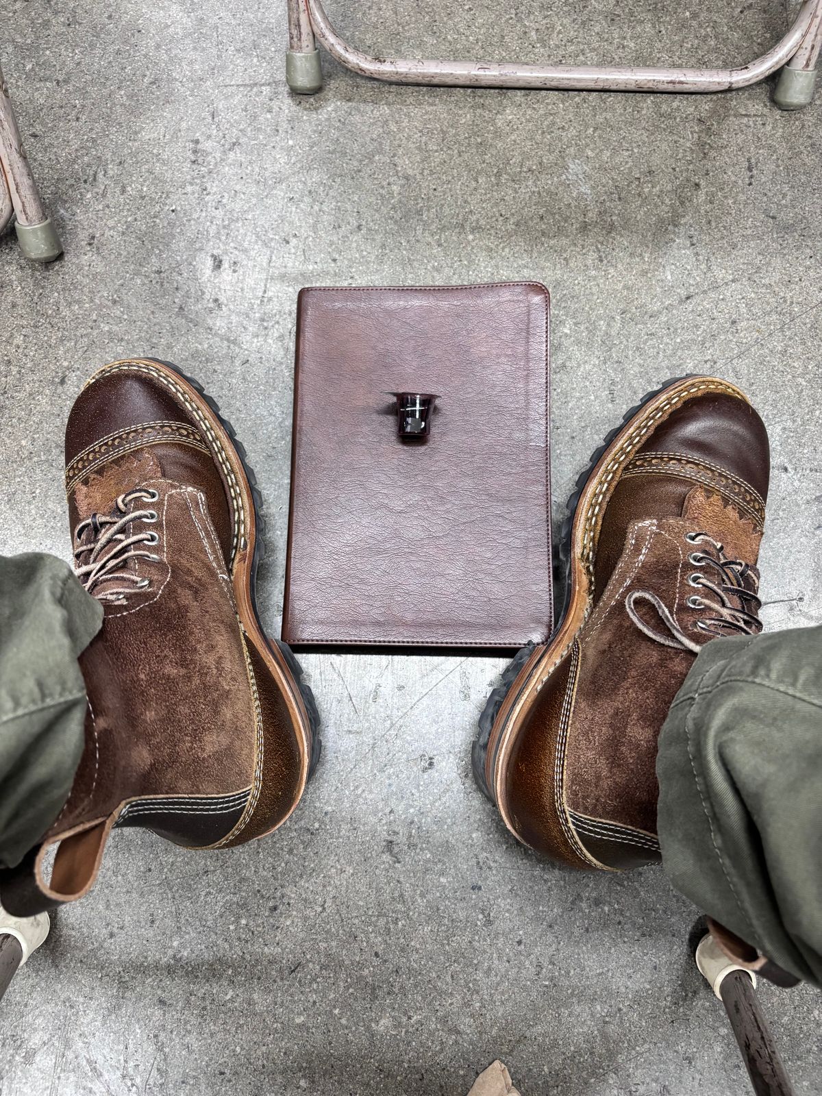 Photo by GodsRedeemed on May 25, 2025 of the Baker’s Custom White’s Bounty Hunters Bounty Hunters in Horween Cinnamon Waxed Flesh & Seidel Brown Oil Tan Roughout & Horween Olive Waxed Flesh.