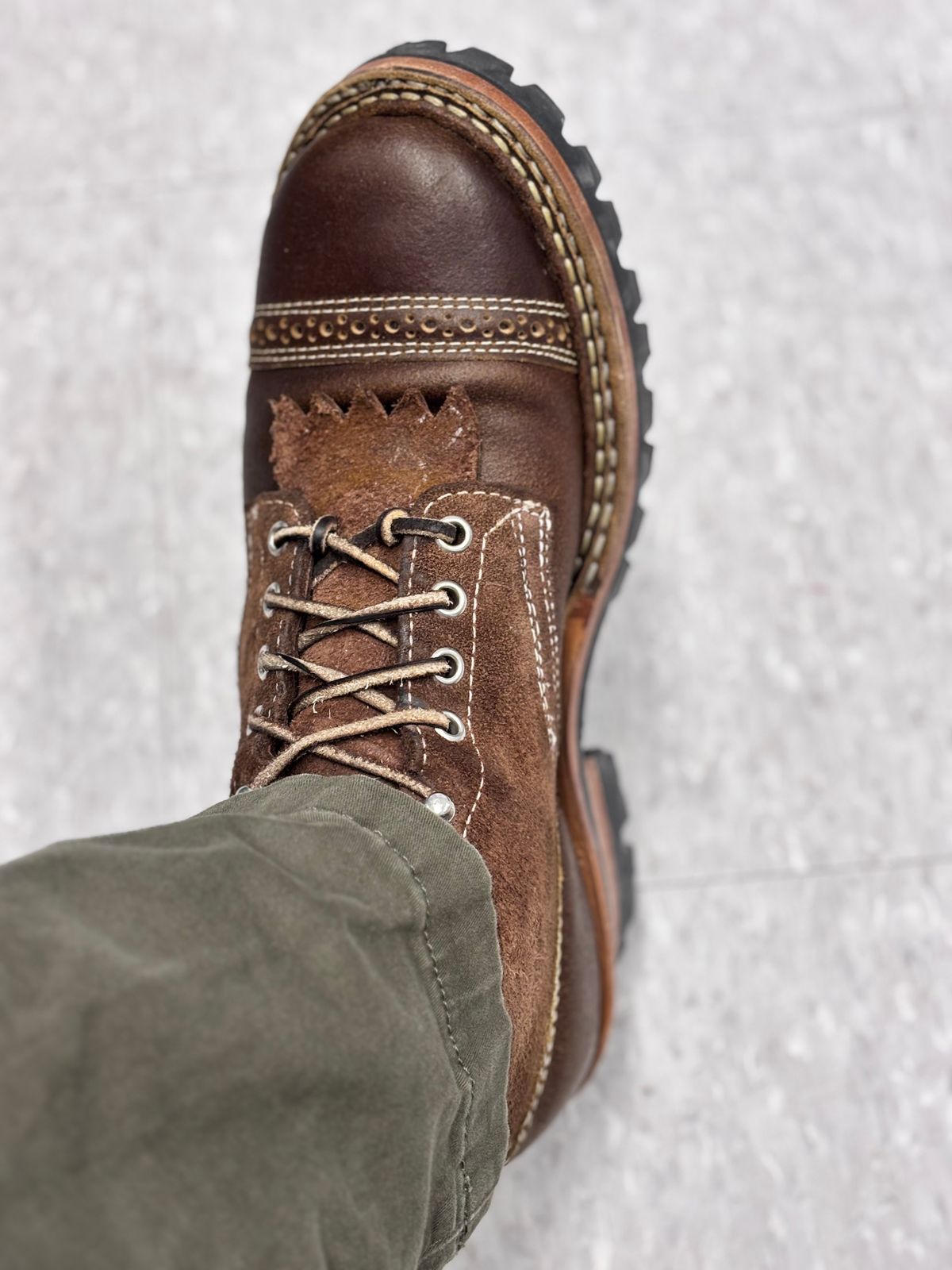 Photo by GodsRedeemed on May 23, 2025 of the Baker’s Custom White’s Bounty Hunters Bounty Hunters in Horween Cinnamon Waxed Flesh & Seidel Brown Oil Tan Roughout & Horween Olive Waxed Flesh.