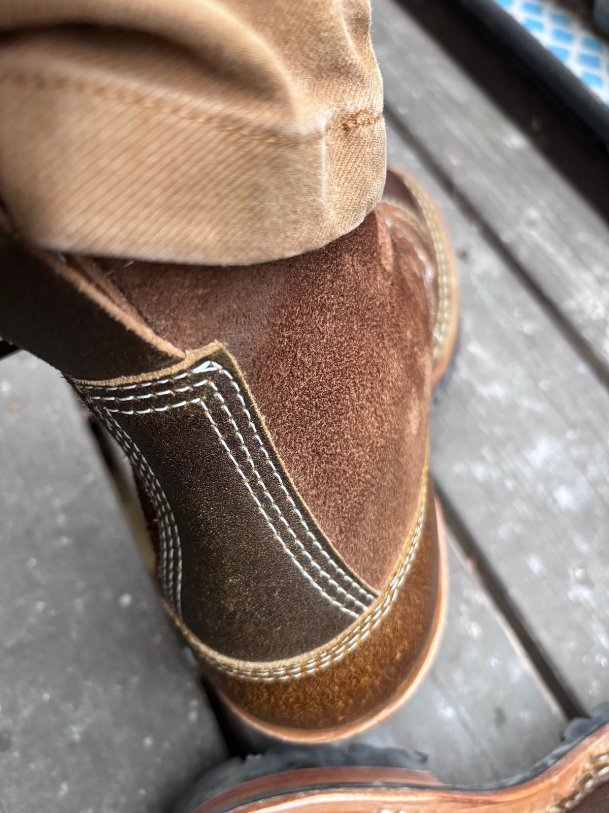 Photo by GodsRedeemed on May 29, 2025 of the Baker’s Custom White’s Bounty Hunters Bounty Hunters in Horween Cinnamon Waxed Flesh & Seidel Brown Oil Tan Roughout & Horween Olive Waxed Flesh.