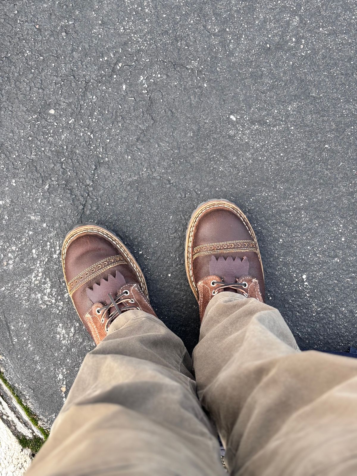 Photo by GodsRedeemed on December 2, 2024 of the Baker’s Custom White’s Bounty Hunters Bounty Hunters in Horween Cinnamon Waxed Flesh & Seidel Brown Oil Tan Roughout & Horween Olive Waxed Flesh.