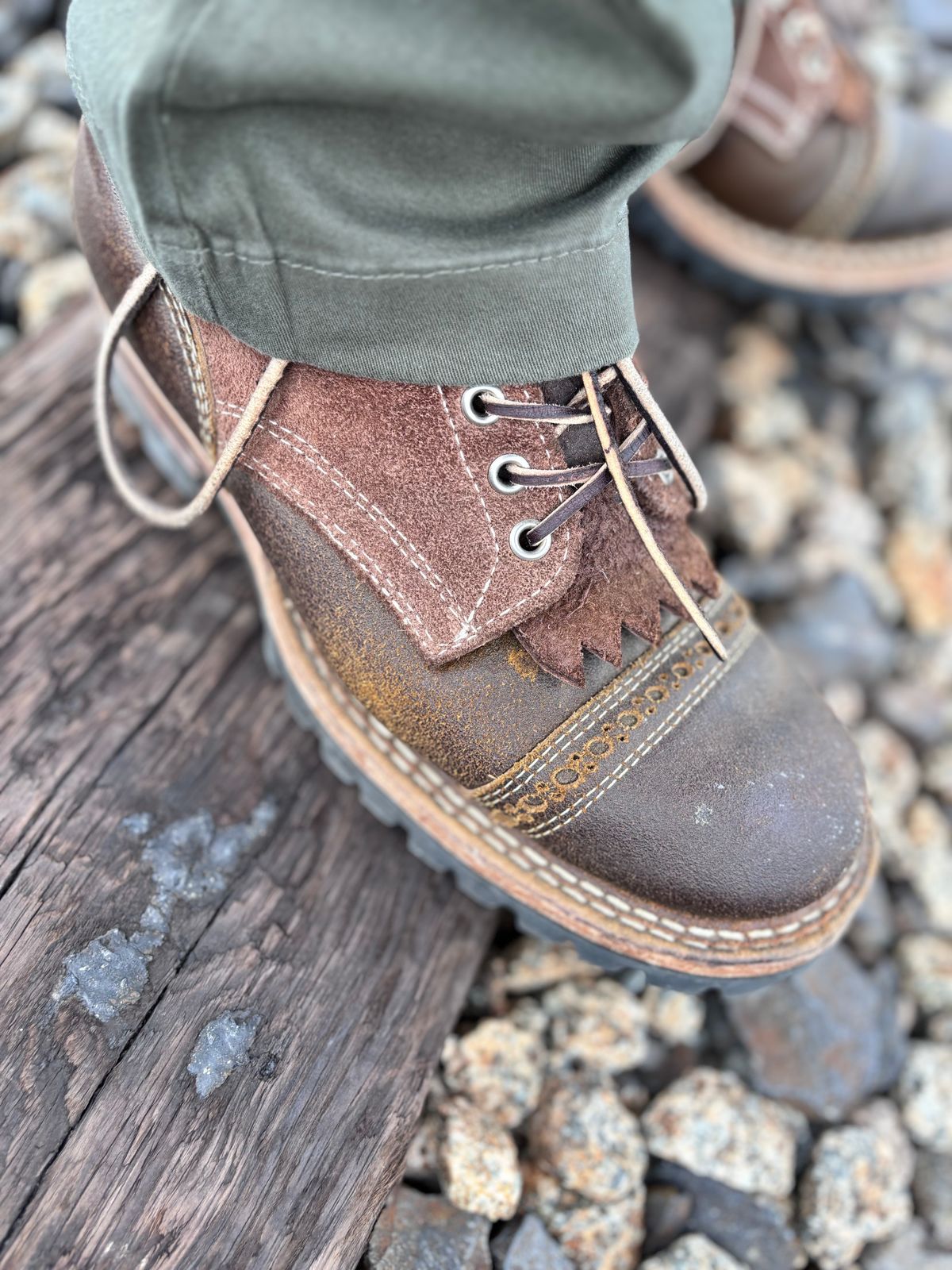 Photo by GodsRedeemed on May 4, 2024 of the Baker’s Custom White’s Bounty Hunters Bounty Hunters in Horween Cinnamon Waxed Flesh & Seidel Brown Oil Tan Roughout & Horween Olive Waxed Flesh.