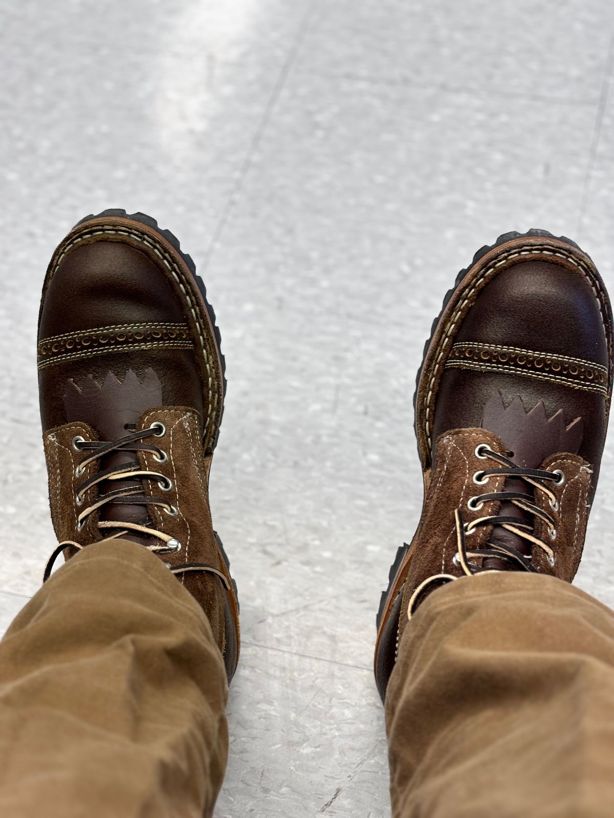 Photo by GodsRedeemed on November 21, 2024 of the Baker’s Custom White’s Bounty Hunters Bounty Hunters in Horween Cinnamon Waxed Flesh & Seidel Brown Oil Tan Roughout & Horween Olive Waxed Flesh.