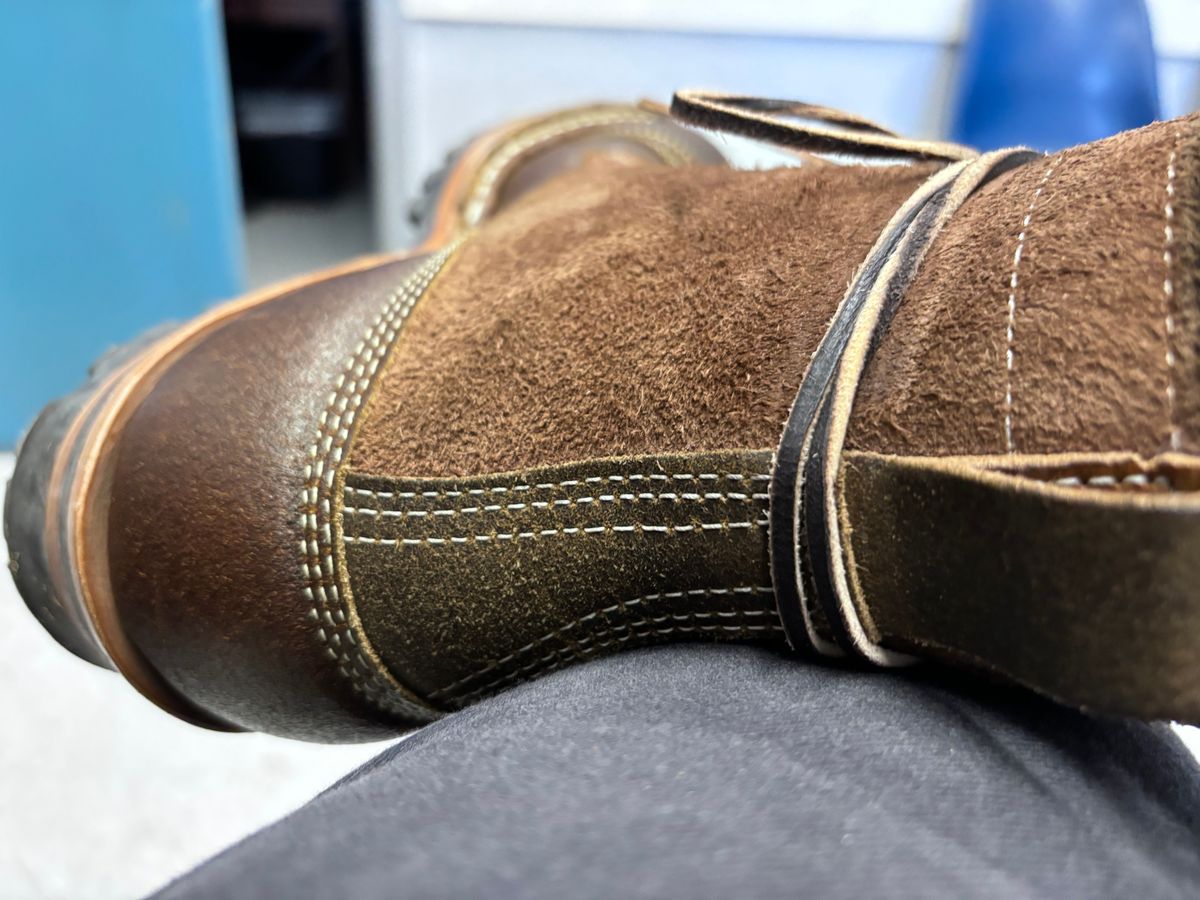 Photo by GodsRedeemed on November 25, 2024 of the Baker’s Custom White’s Bounty Hunters Bounty Hunters in Horween Cinnamon Waxed Flesh & Seidel Brown Oil Tan Roughout & Horween Olive Waxed Flesh.