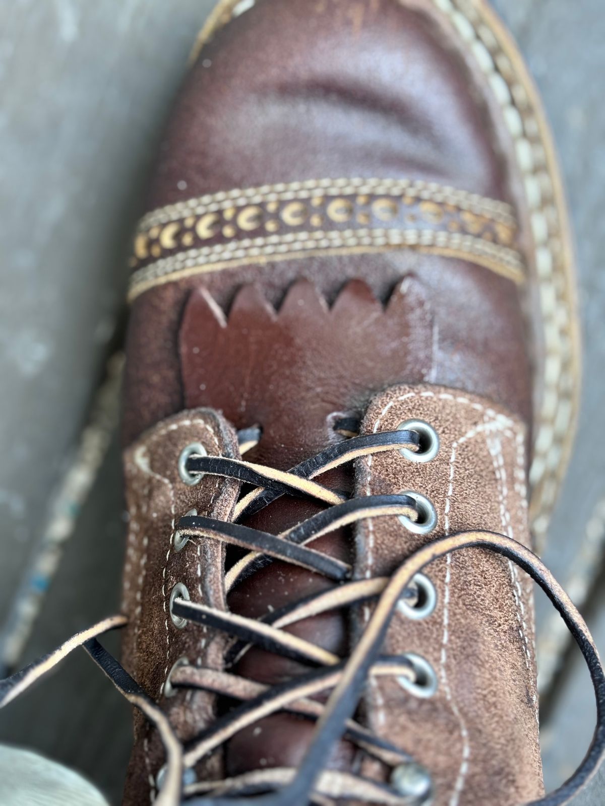 Photo by GodsRedeemed on November 27, 2024 of the Baker’s Custom White’s Bounty Hunters Bounty Hunters in Horween Cinnamon Waxed Flesh & Seidel Brown Oil Tan Roughout & Horween Olive Waxed Flesh.