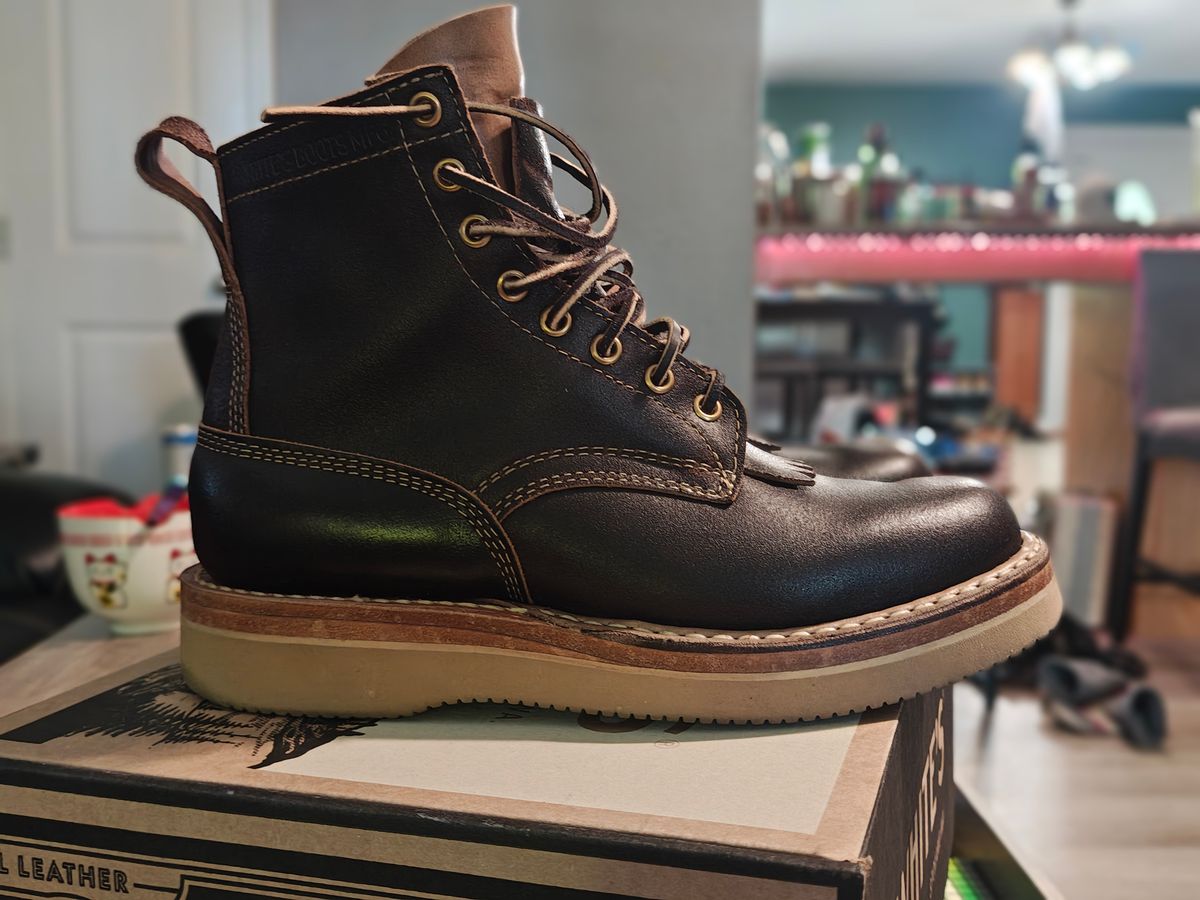 Photo by Hay_Deez on July 16, 2025 of the White's 350 Cruiser in Horween Brown Waxed Flesh.