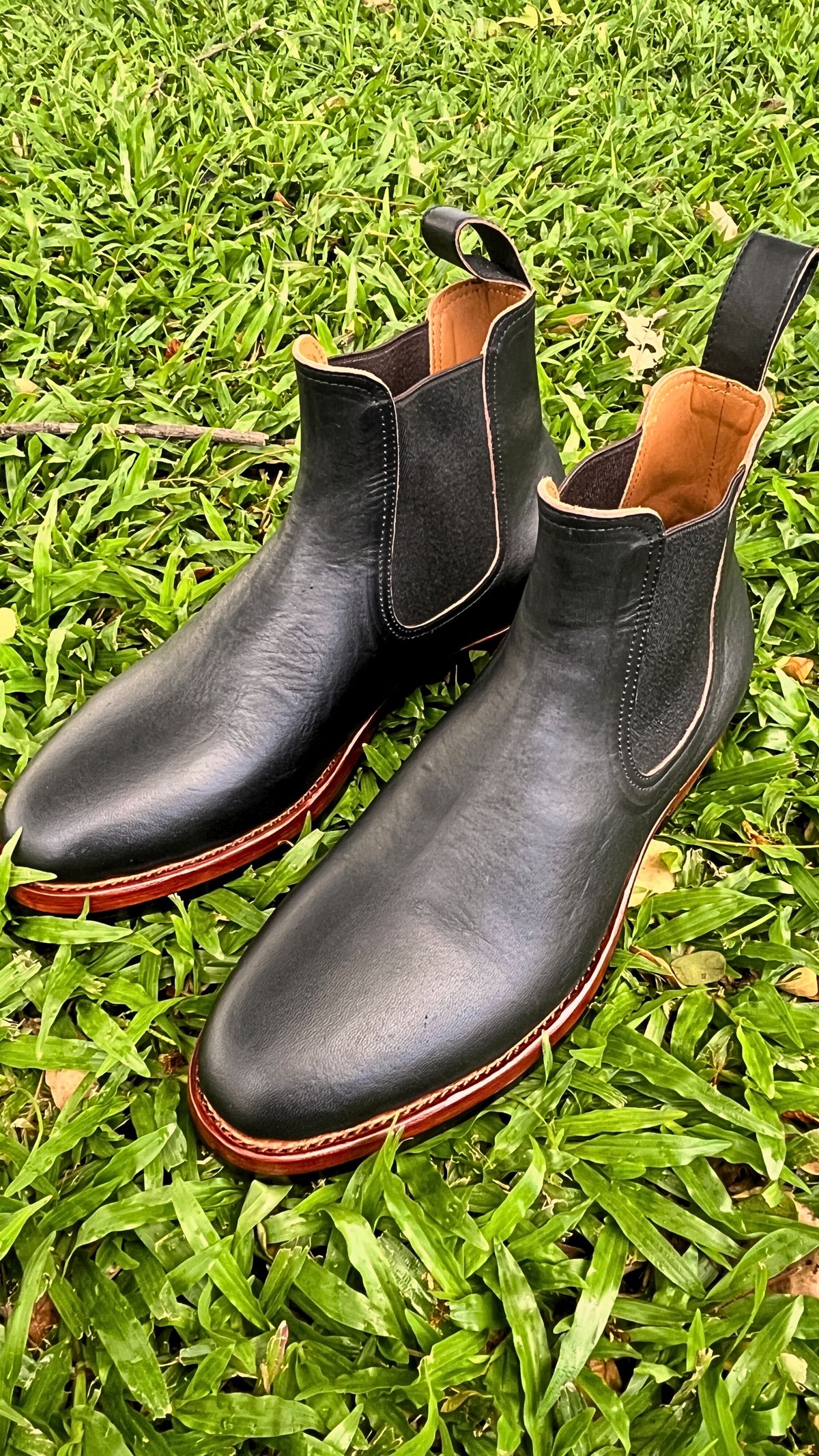 Photo by ArySaputra on September 21, 2025 of the Briselblack The Seventh Chelsea Boot in Shinki Black Teacore Horsebutt.