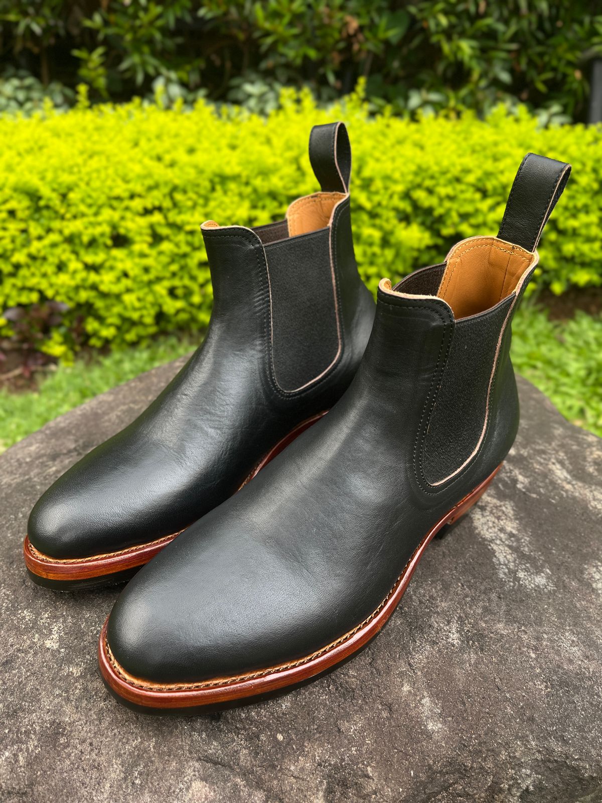 Photo by ArySaputra on October 4, 2025 of the Briselblack The Seventh Chelsea Boot in Shinki Black Teacore Horsebutt.