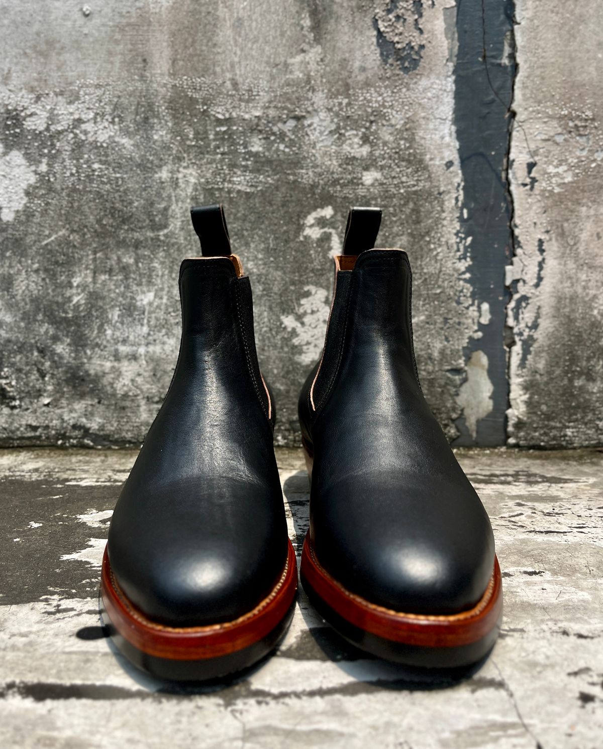 Photo by ArySaputra on October 4, 2025 of the Briselblack The Seventh Chelsea Boot in Shinki Black Teacore Horsebutt.